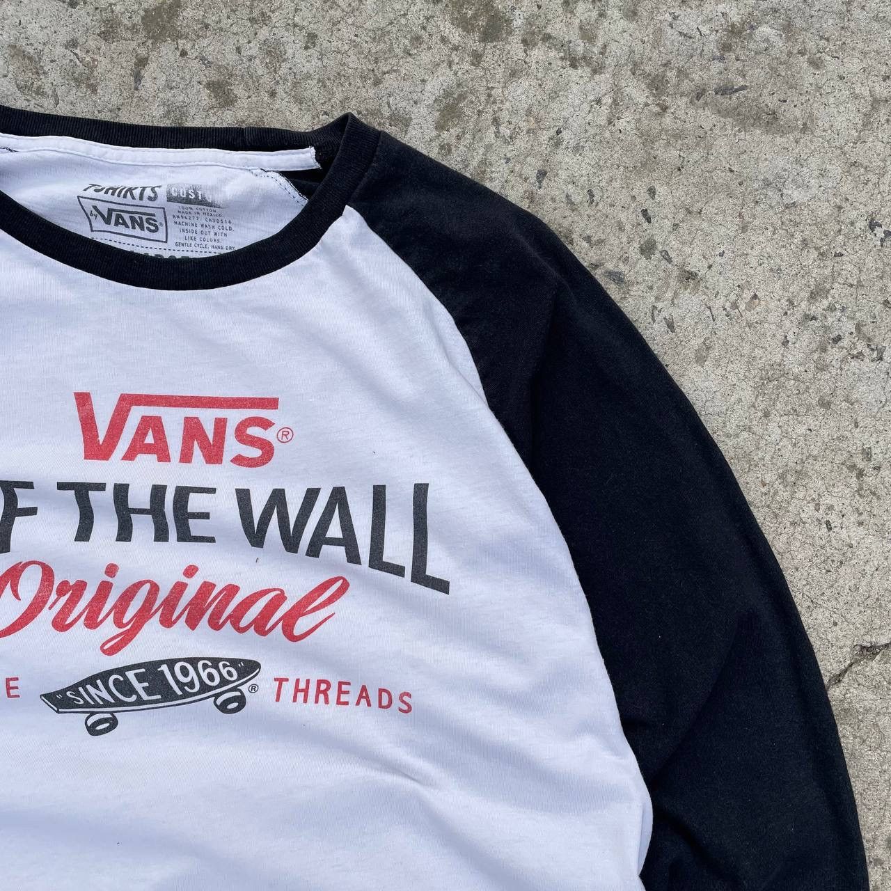 Vans Vintage Man’s Vans Long sleeve T-shirts 3/4 Old School Y2K Size US L / EU 52-54 / 3 - 6 Thumbnail