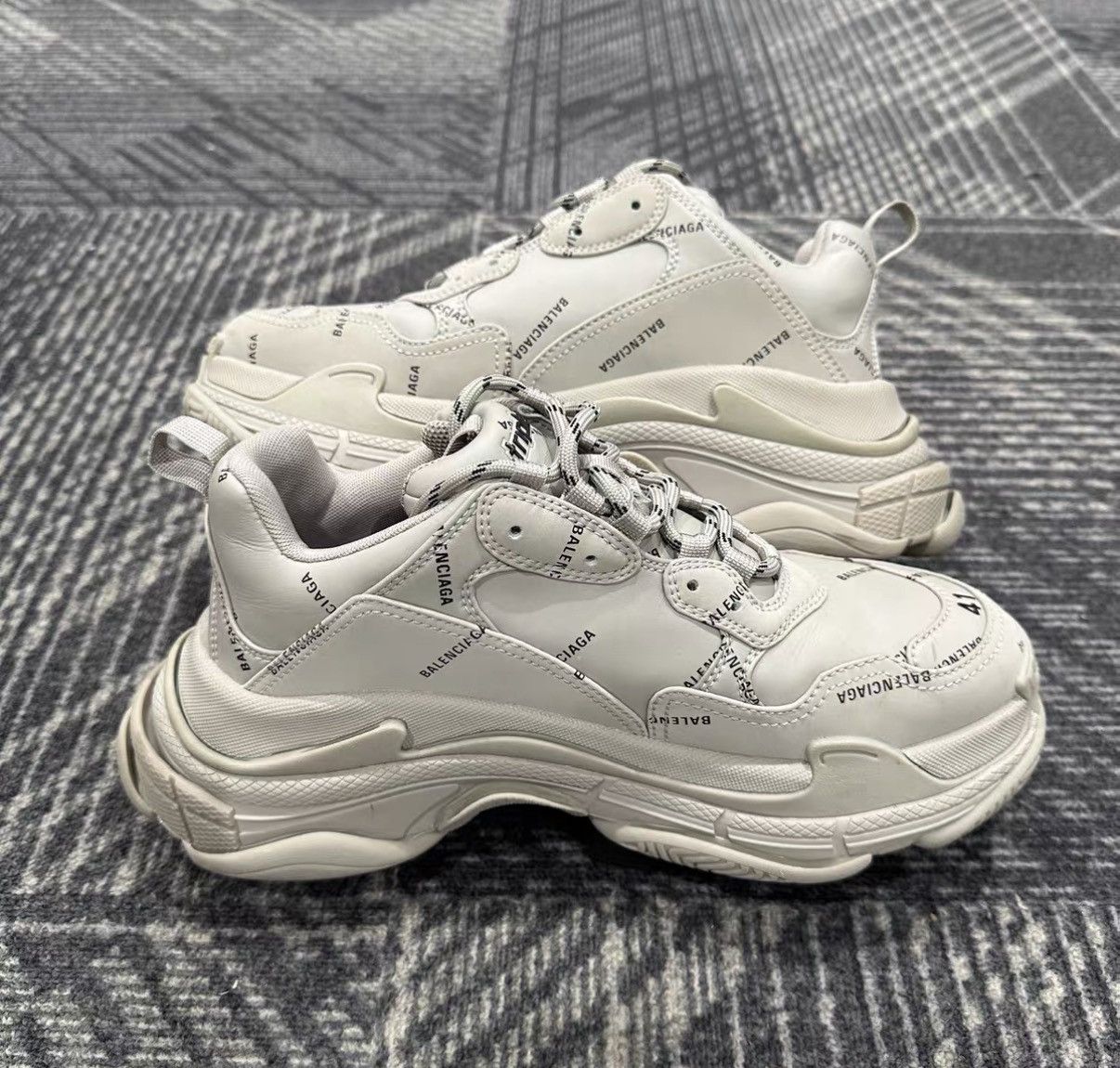 Balenciaga Balenciaga Triple S Grey Graffiti Sneakers J42 Size US 8 / EU 41 - 5 Thumbnail