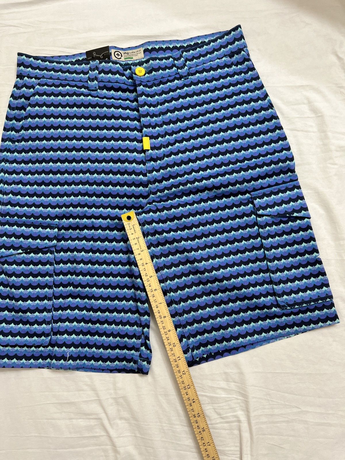 LRG LRG blue wave-print cargo short size 36 classic fit Size US 36 / EU 52 - 4 Thumbnail