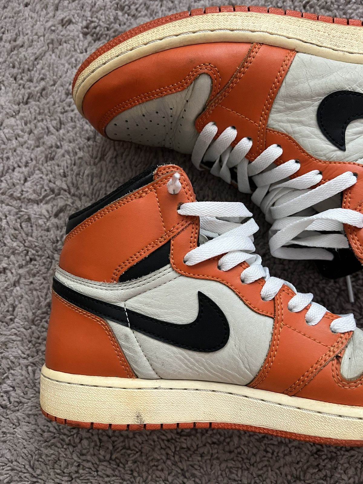 Jordan Brand Air Jordan 1 Retro High OG Shattered Backboard Away Size 7 Size US 7 / EU 40 - 2 Thumbnail