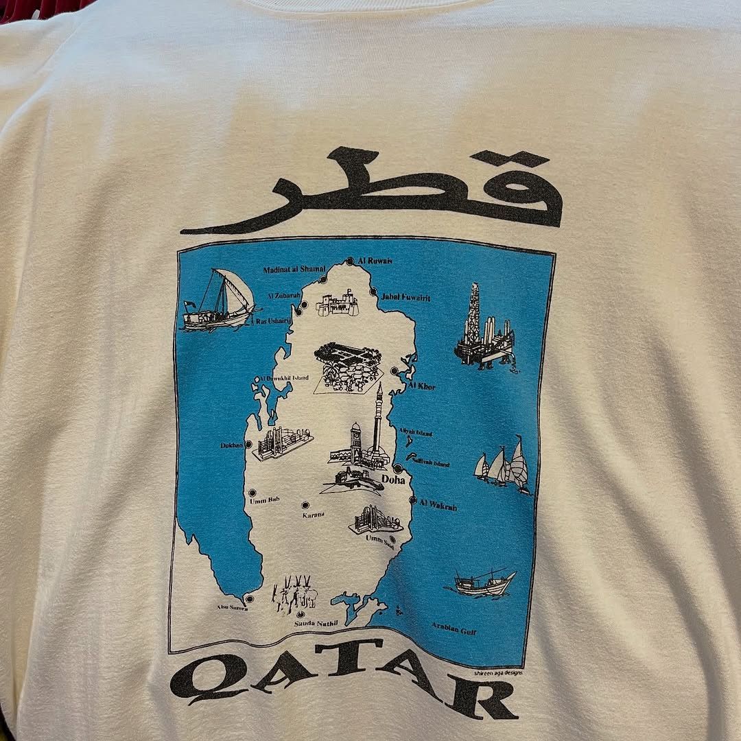Vintage Vintage Y2K Qatar t shirt Size US L / EU 52-54 / 3 - 3 Thumbnail