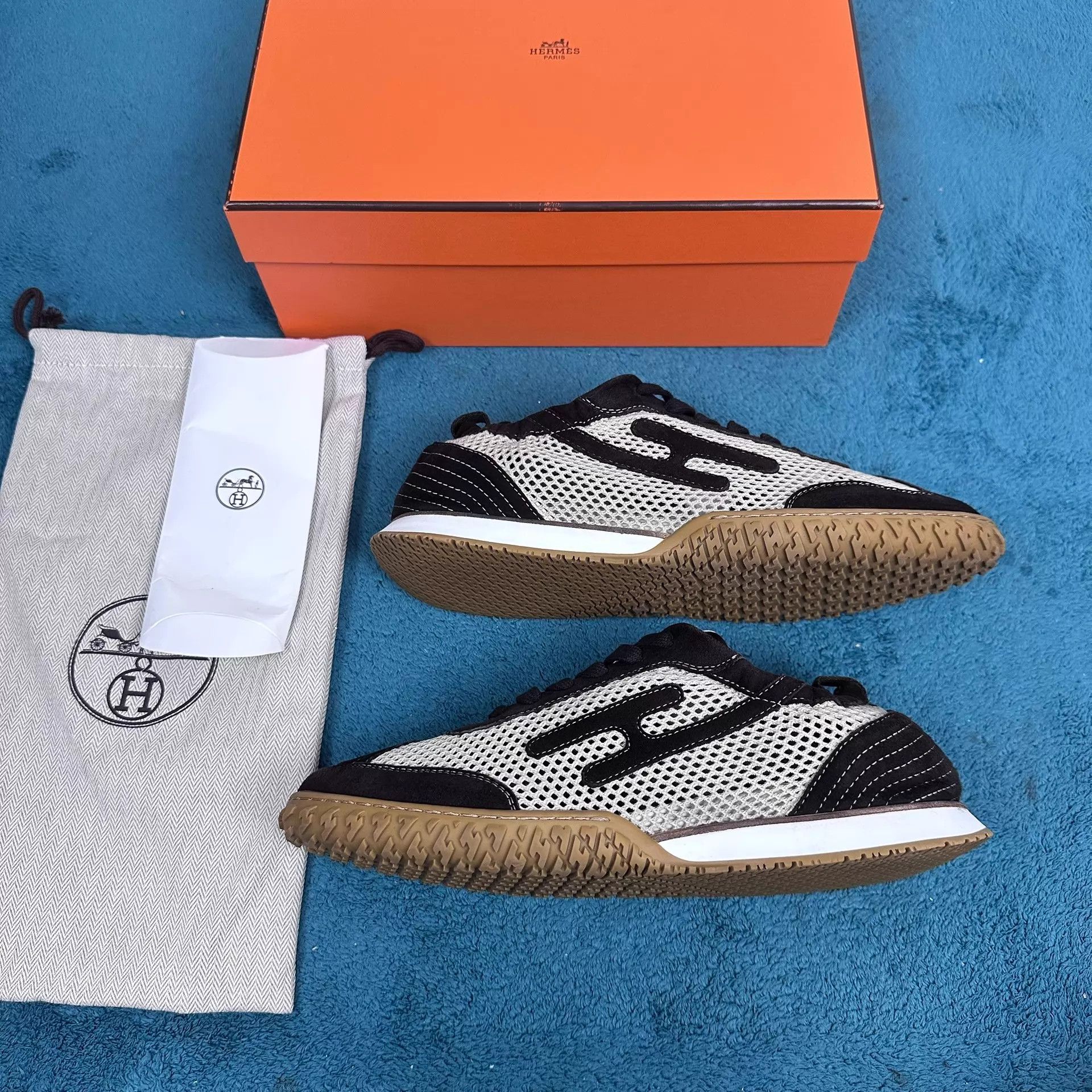 Hermes Hermès Jet Suede Colorblock Low-Top Sneaker Brown/Black 41 Size US 8 / EU 41 - 2 Thumbnail