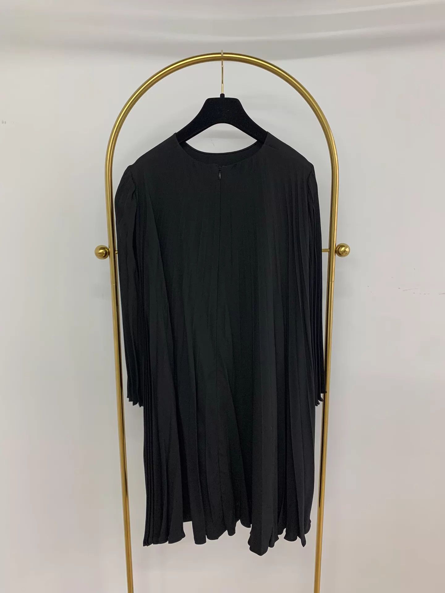 Valentino Valentino Black Pleated Long Sleeve Dress 40 New Size S / US 4 / IT 40 - 3 Thumbnail