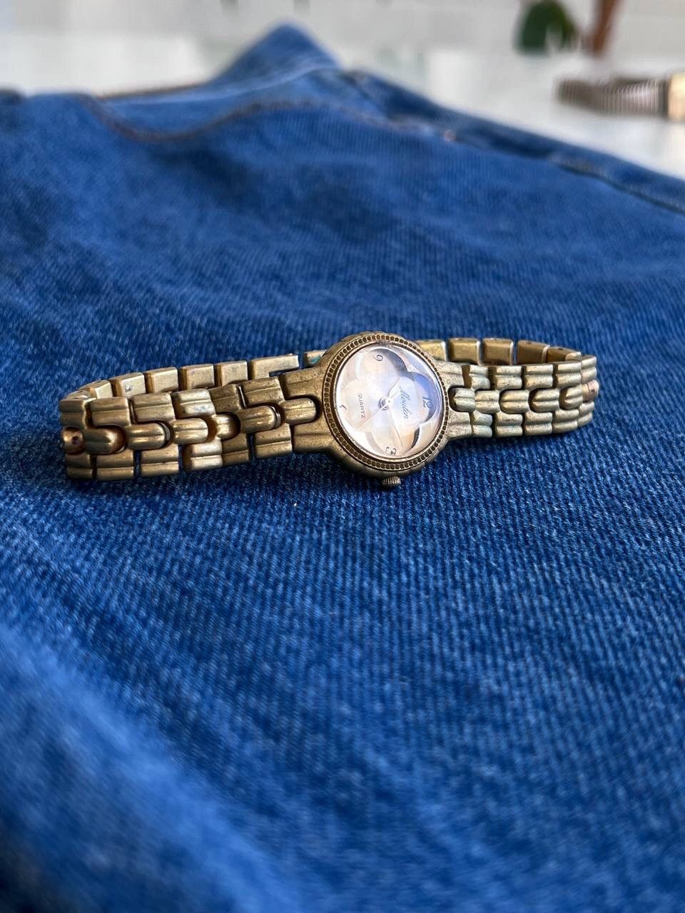 Japanese Brand × Vintage Vintage Gold Tone Japanese style futuristic Watch Retro 00s Size ONE SIZE - 1 Thumbnail
