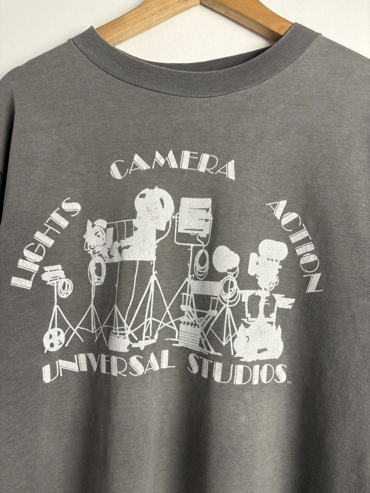 Hanes Vintage 90s Universal Studios Crazy Faded Singlestitch Tee Size US XL / EU 56 / 4 - 3 Thumbnail