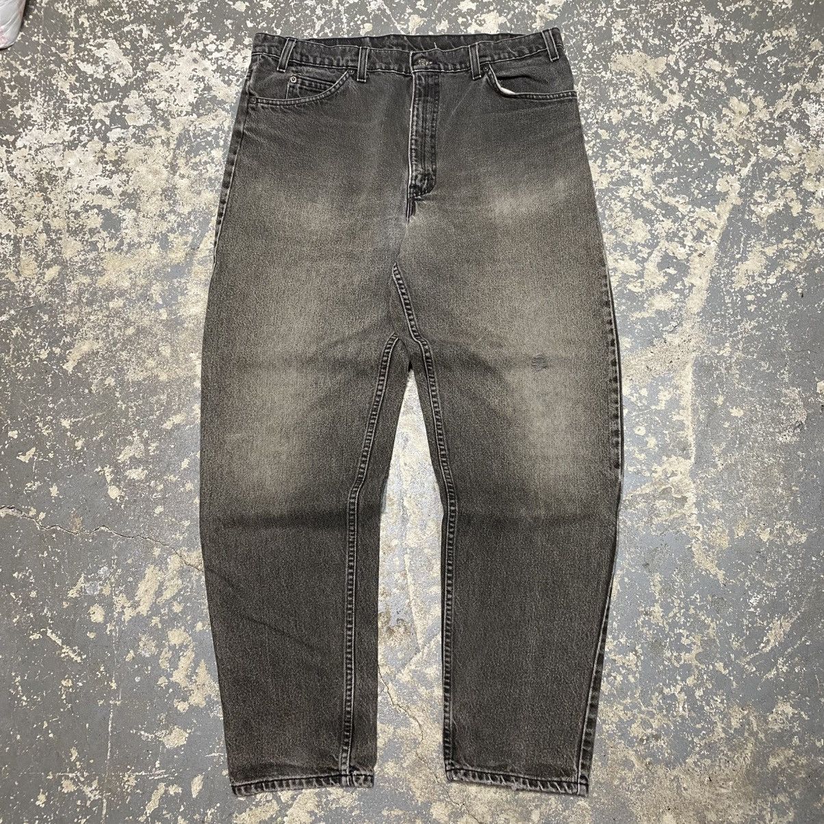 Levi's × Vintage Vintage Levi’s 550 Relaxed Fit Black Faded Denim Jeans 90s Size US 37 - 5 Thumbnail