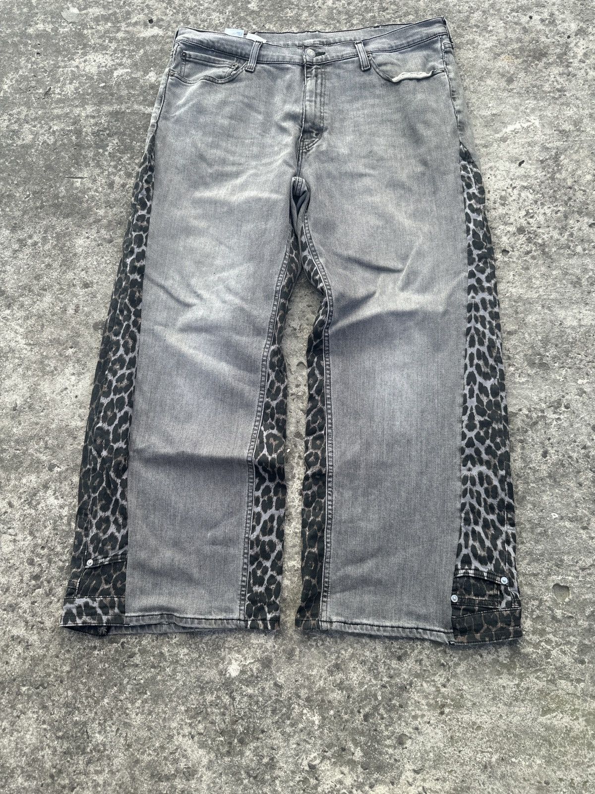 Levi's Y2K Vintage Levi’s Custom Leopard Super Baggy Style USA XXL Size US 37 - 2 Thumbnail