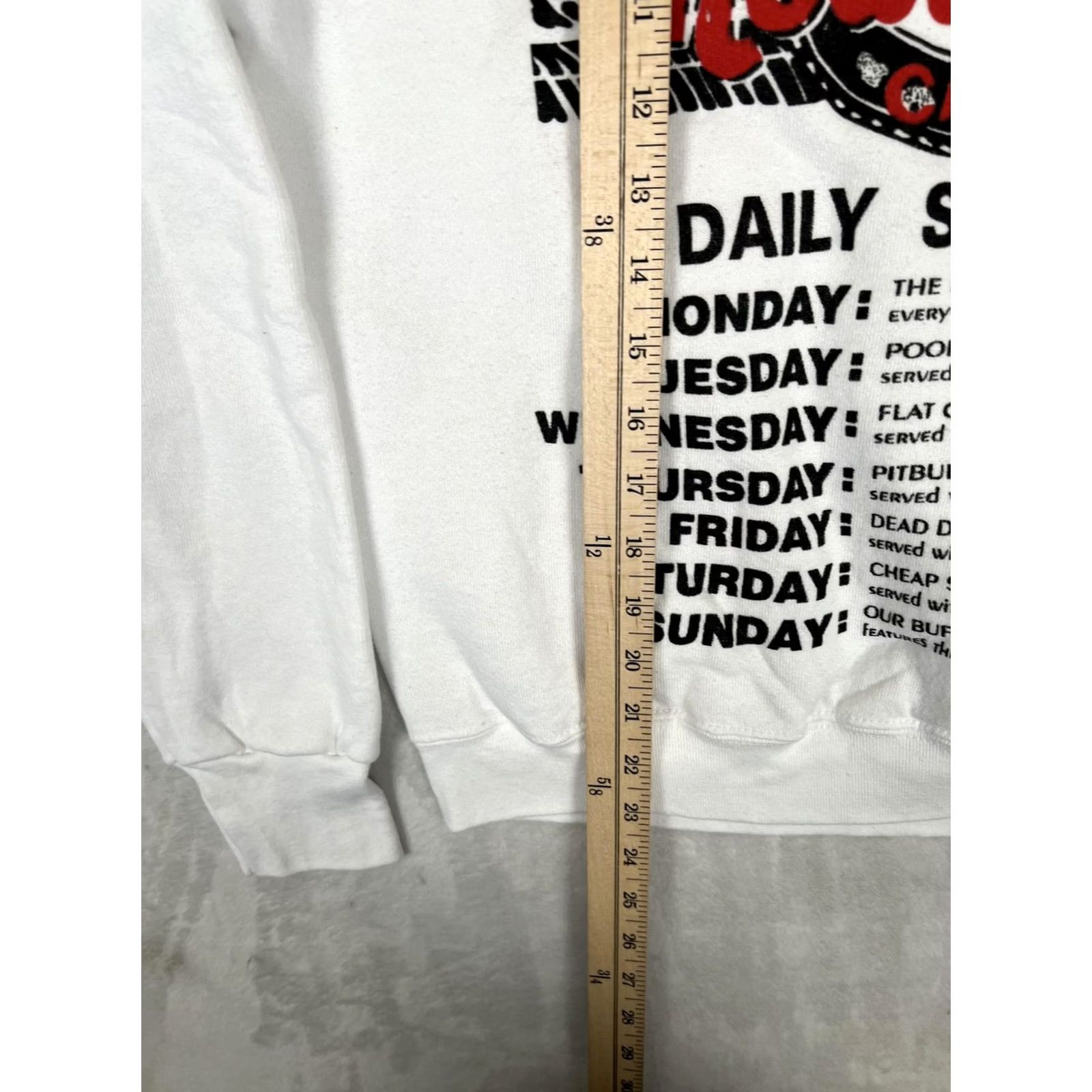 Fruit Of The Loom VINTAGE Fruit of the Loom Road Kill Cafe Sweatshirt Mens M White Graphic 90s Made in USA Size US M / EU 48-50 / 2 - 7 Thumbnail