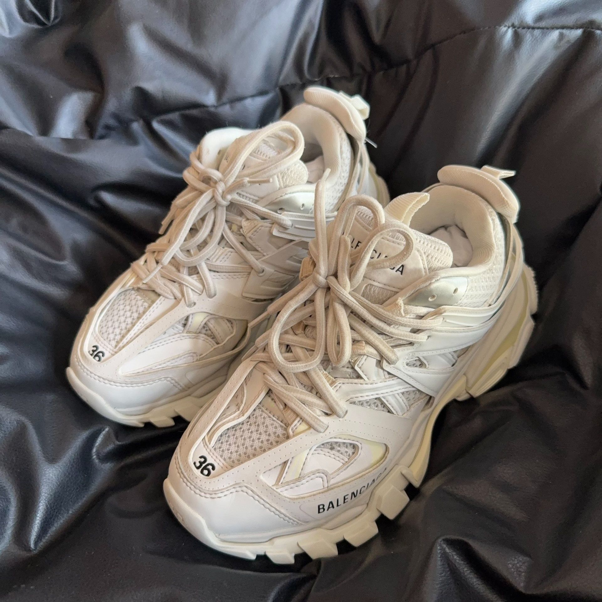 Balenciaga Balenciaga White Lowtop Sneakers 36 Women Size US 6 / IT 36 - 1 Thumbnail