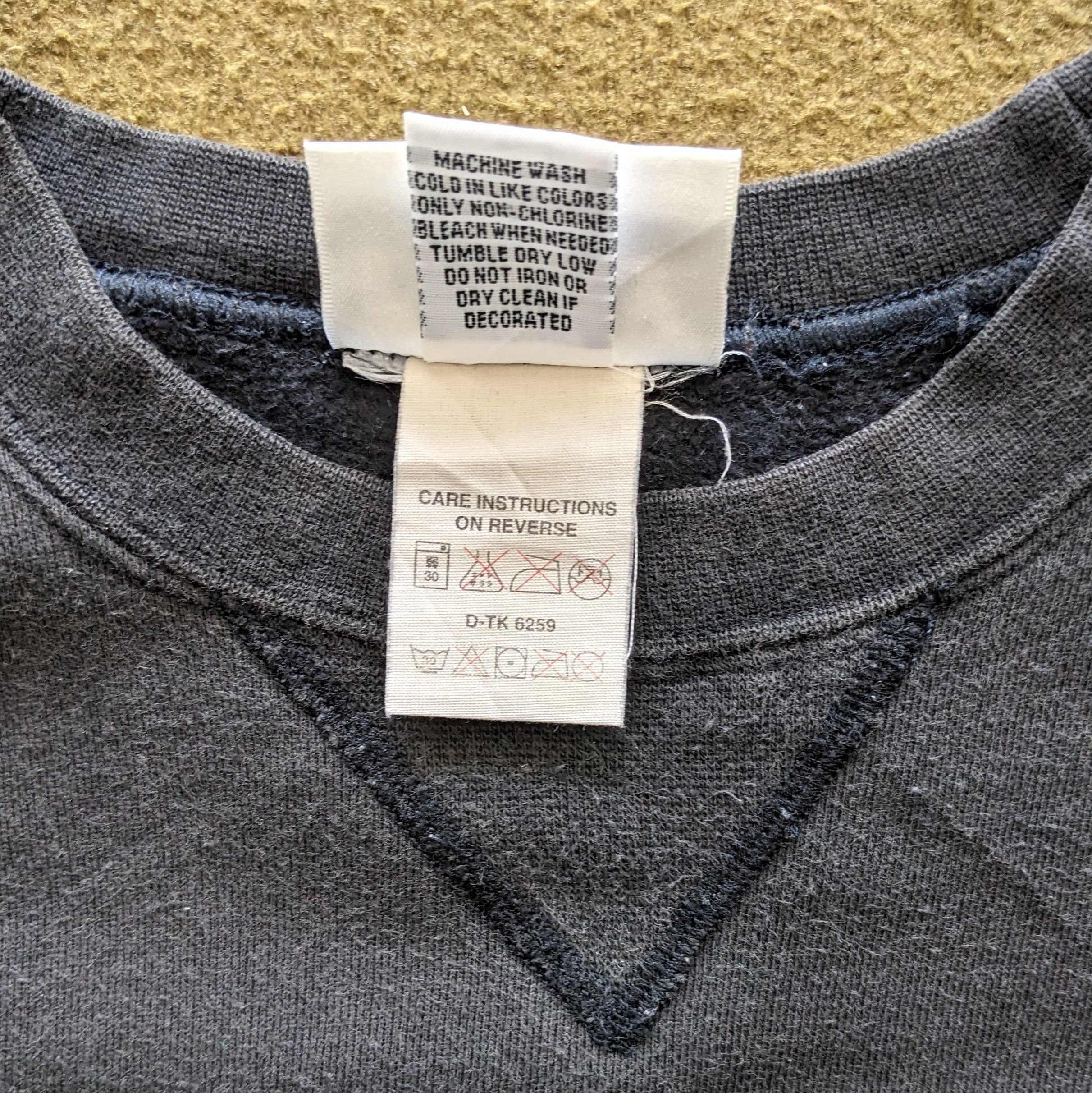 Vintage Vintage DKNY New York Skateboard Sweatshirt Size US L / EU 52-54 / 3 - 8 Thumbnail