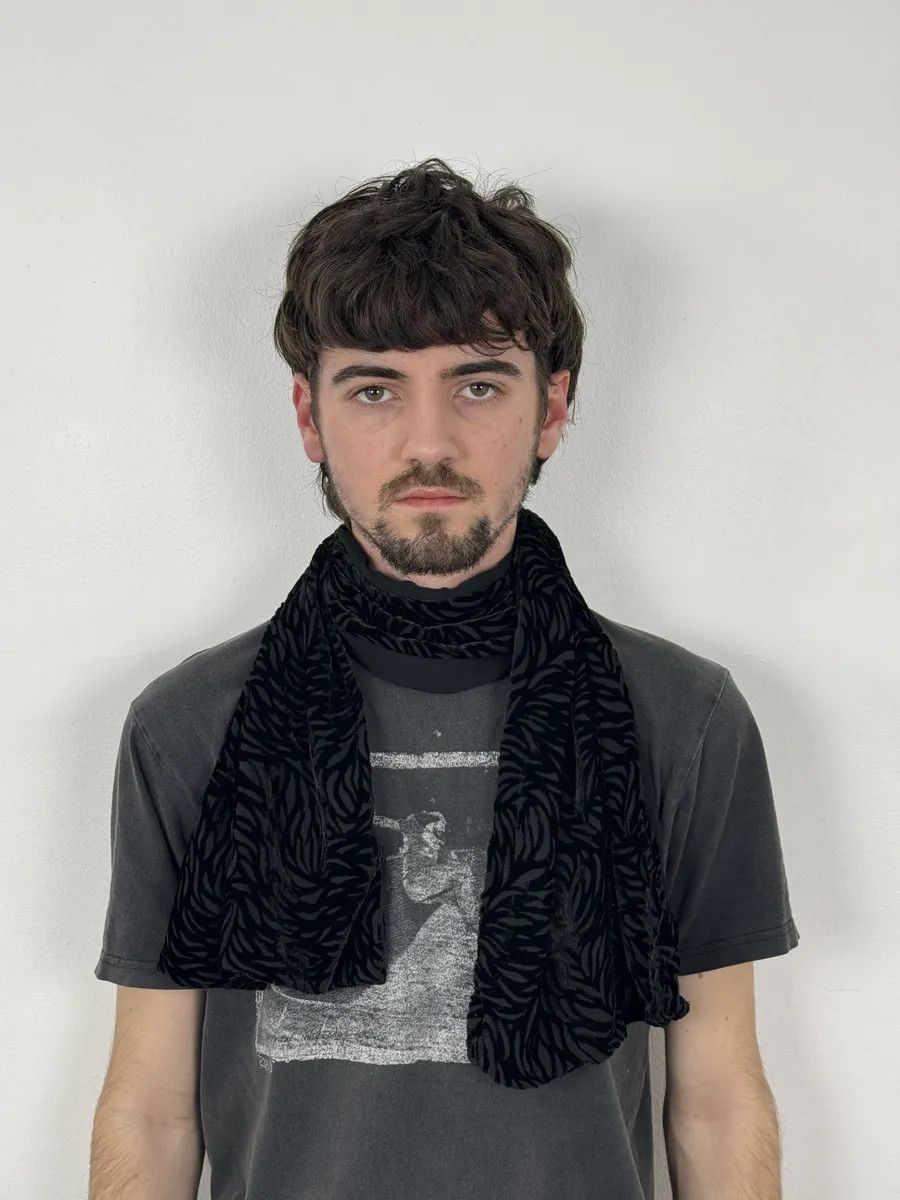 Giorgio Armani Giorgio Armani Black Silk Velvet Floral Scarf Size ONE SIZE - 2 Thumbnail