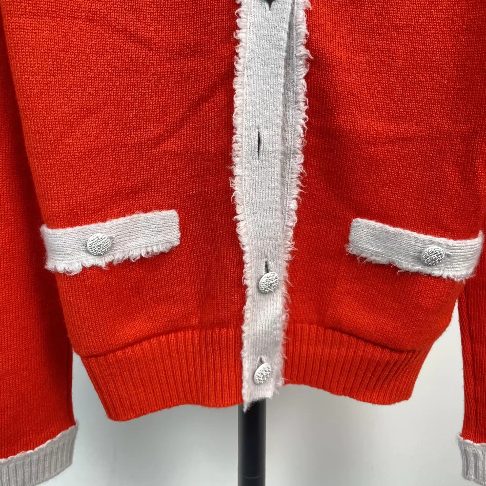 Chanel Chanel Red & White Cardigan 34 (Missing One Button) Size XS / US 0-2 / IT 36-38 - 7 Thumbnail