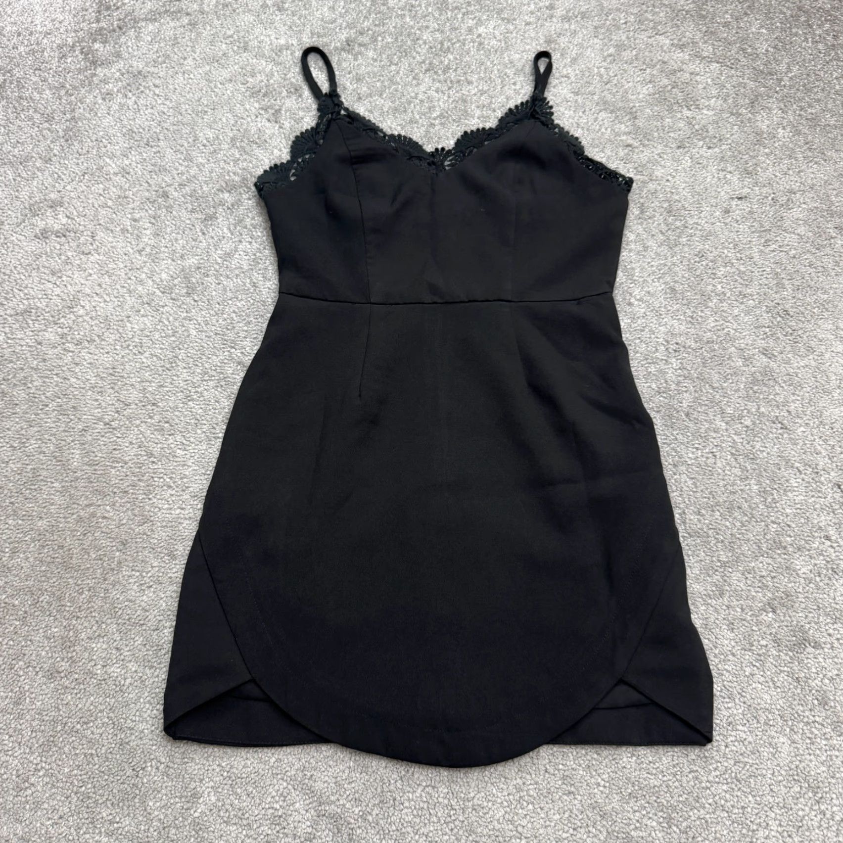 Vintage Tobi Mini Camisole Dress Women XS Black Lace Trim Tulip Hem V-Neck Slip Dress Sleeveless Size XS / US 0-2 / IT 36-38 - 2 Thumbnail
