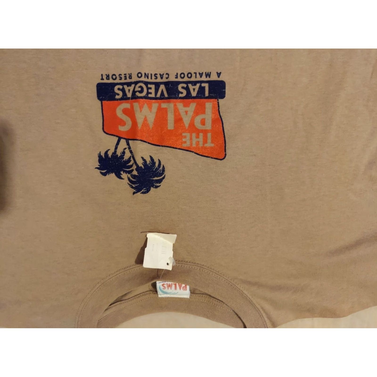 Vintage VINTAGE The Palms Las Vegas Shirt 2XL T-Shirt Men Beige Cotton Short Sleeve Crew Neck 2XL Shirts Mens Size US XXL / EU 58 / 5 - 2 Thumbnail