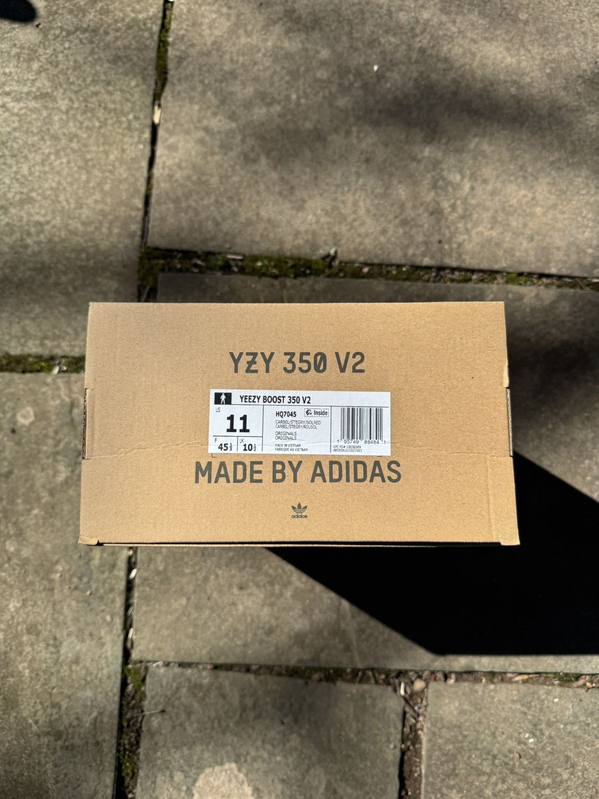 Adidas × Yeezy Carbon Beluga 350 V2 Size US 11 / EU 44 - 11 Thumbnail