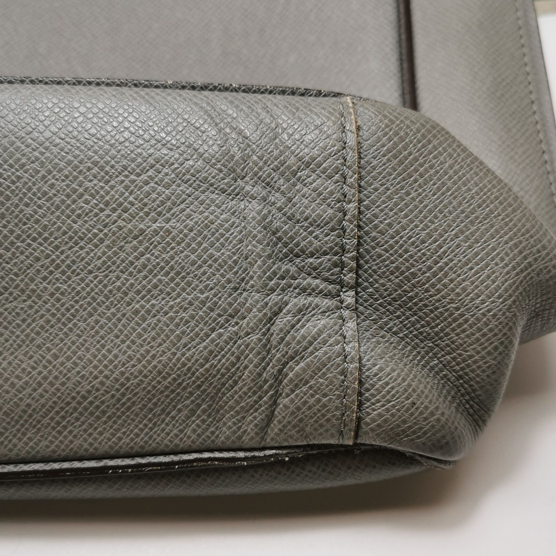 Louis Vuitton Louis Vuitton (LV) Cowhide Solid Color Crossbody Bag -y2506 Size ONE SIZE - 8 Thumbnail