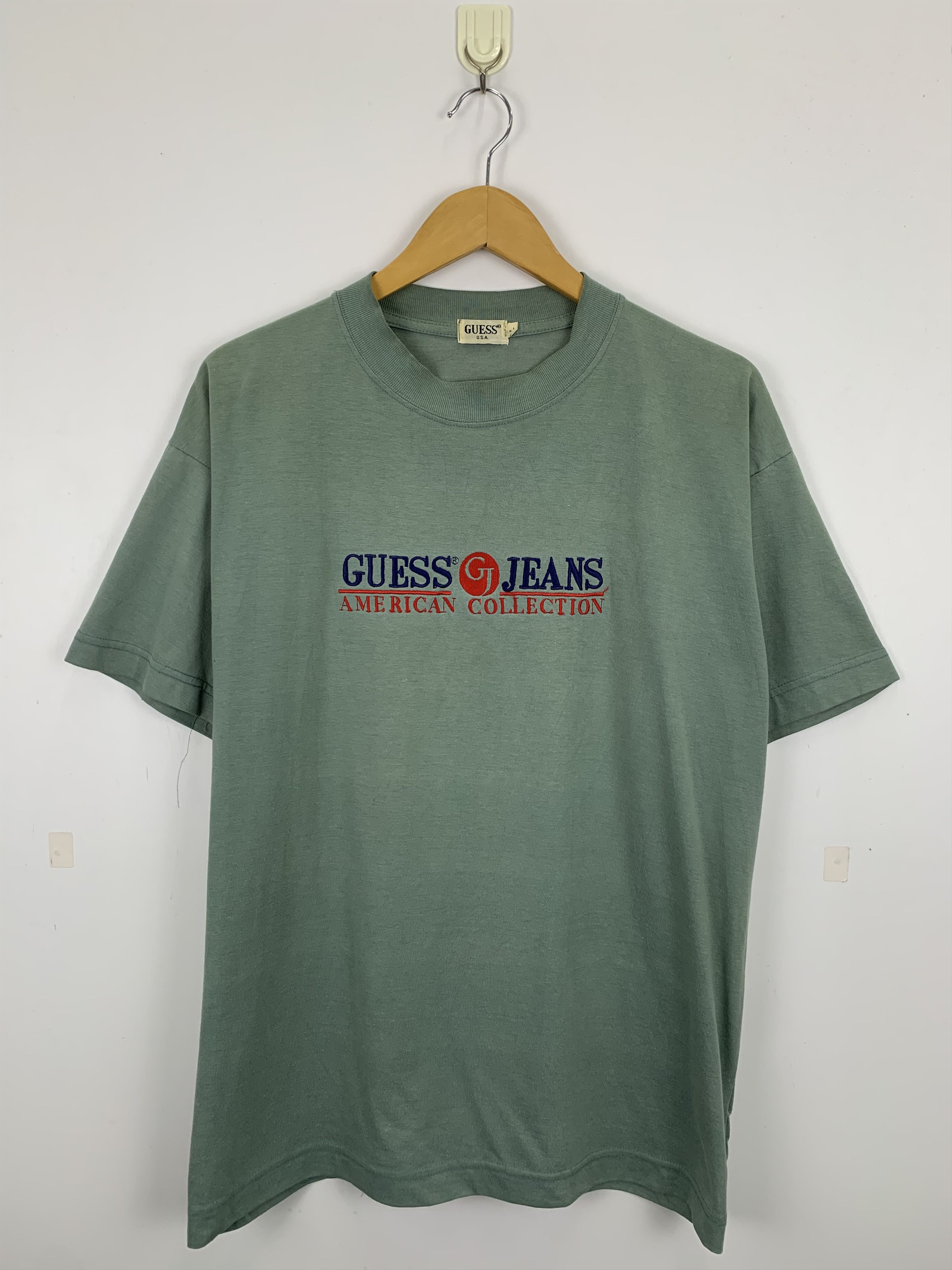 Guess × Vintage Vintage 90s Guess Emboridered Logo T Shirt TA0273 Size US L / EU 52-54 / 3 - 1 Thumbnail