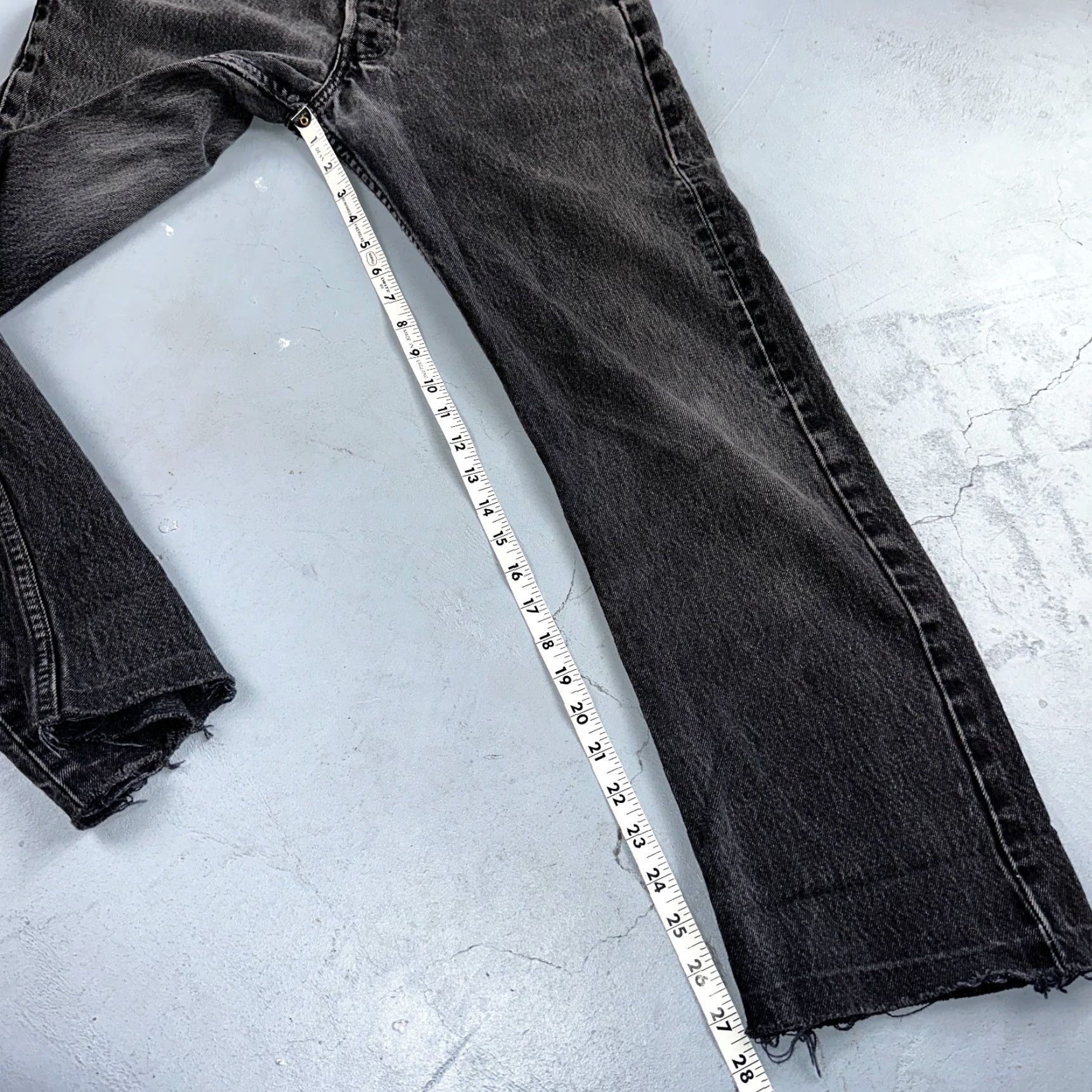 Levi's VINTAGE Levi's 501 Jeans Straight Leg Black Light Wash 32x36 90s USA Mens Size US 32 / EU 48 - 5 Thumbnail