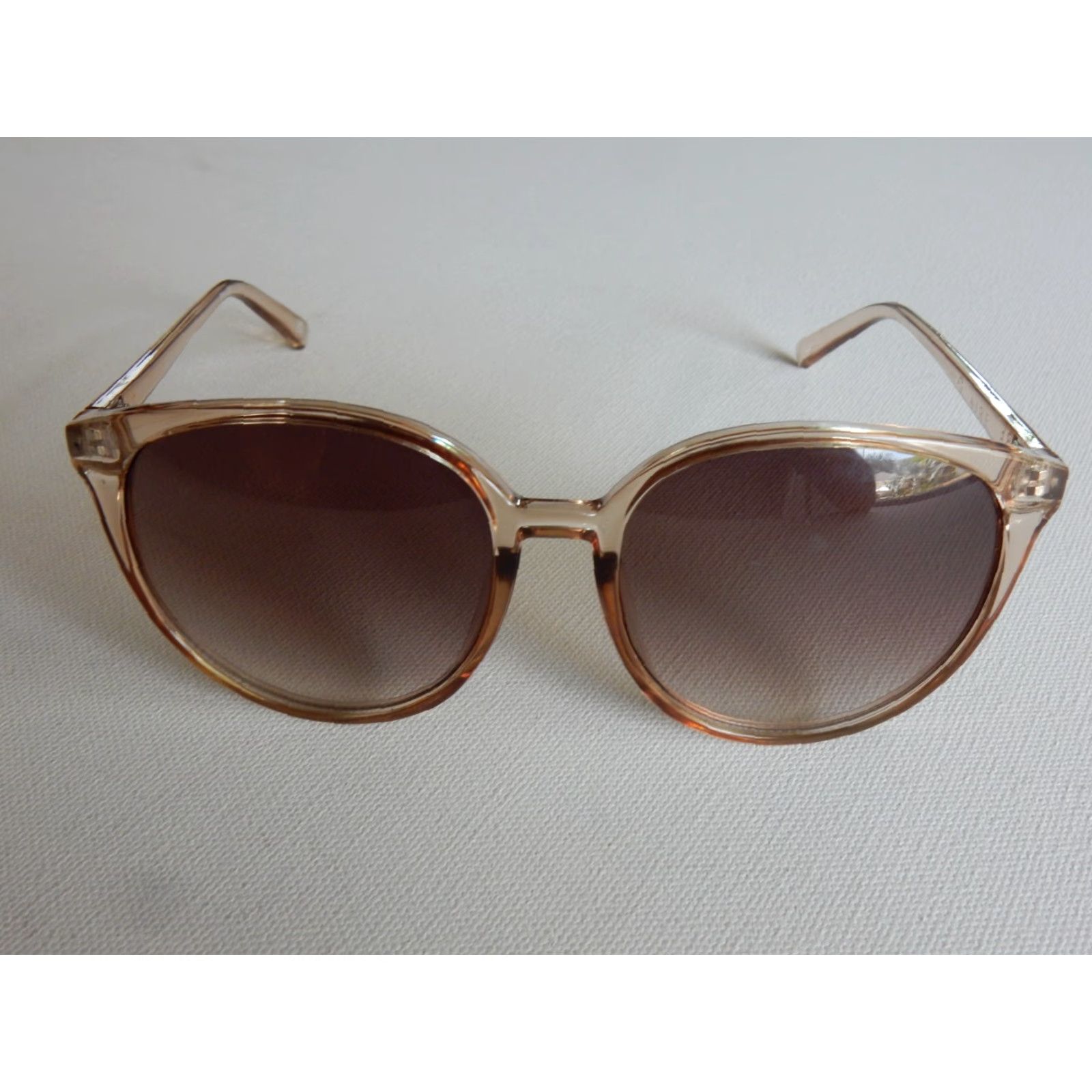 Vintage VINTAGE Aerie Sunglasses Women Beige Small Scratched Lens Size ONE SIZE - 2 Thumbnail