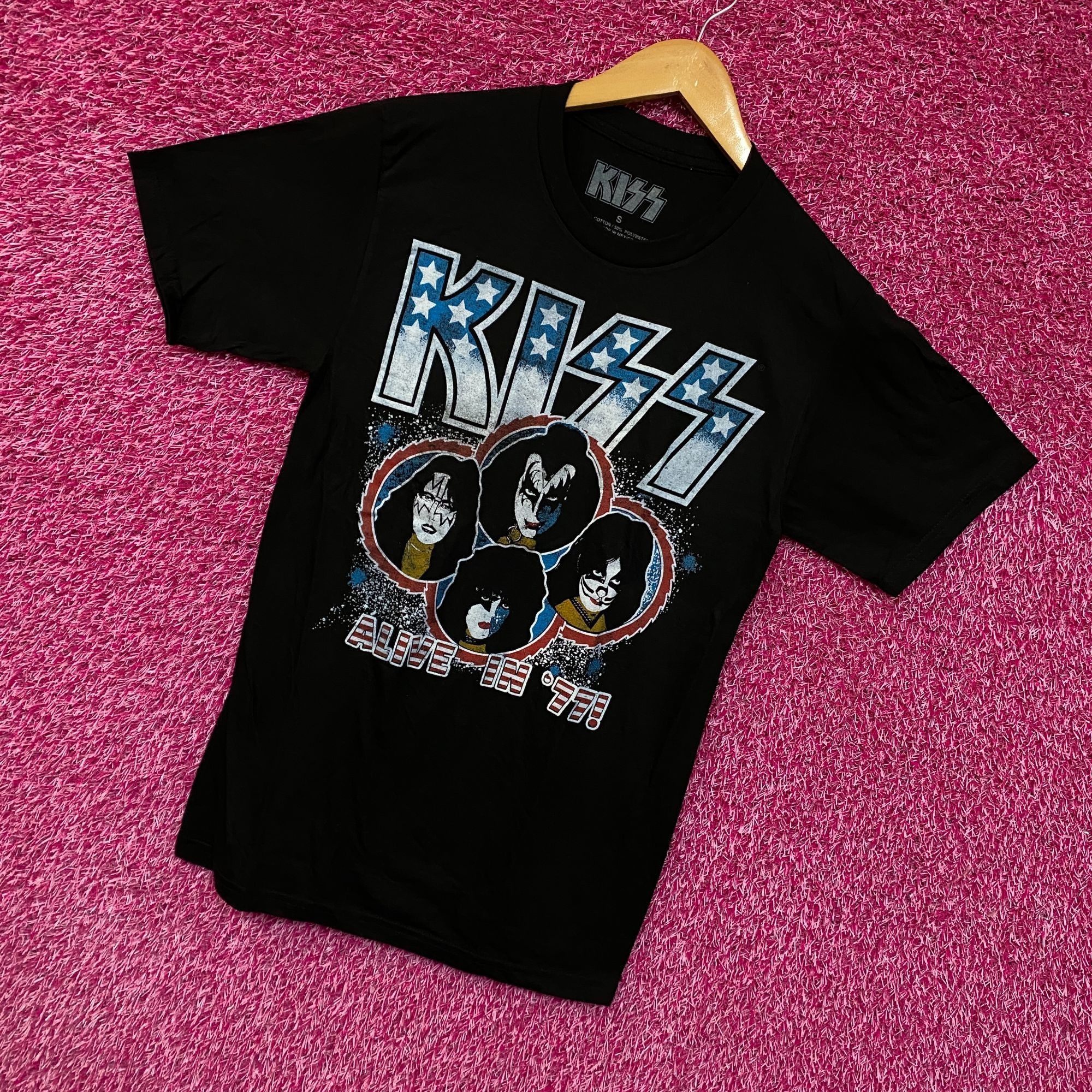 Band Tees Kiss Alive in '77! Rock Tshirt size small Size US S / EU 44-46 / 1 - 3 Thumbnail