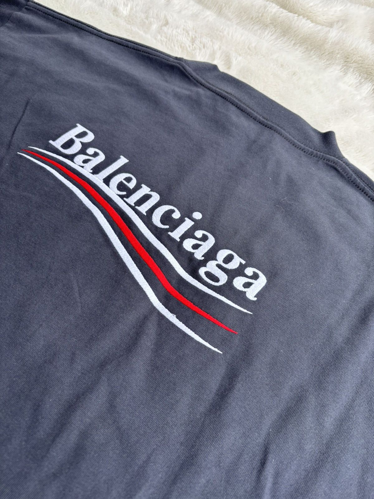 Balenciaga Balenciaga Dark Grey Embroidered Premium Campaign Logo Tee Size US XXL / EU 58 / 5 - 5 Thumbnail
