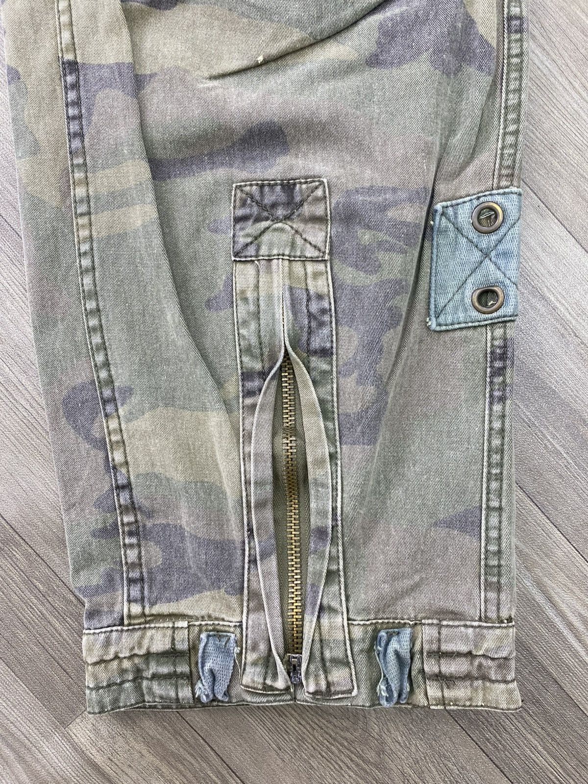 If Six Was Nine Vintage Abercrombie and Fitch 3D Bondage Military Camo Cargo Size US 34 / EU 50 - 8 Thumbnail