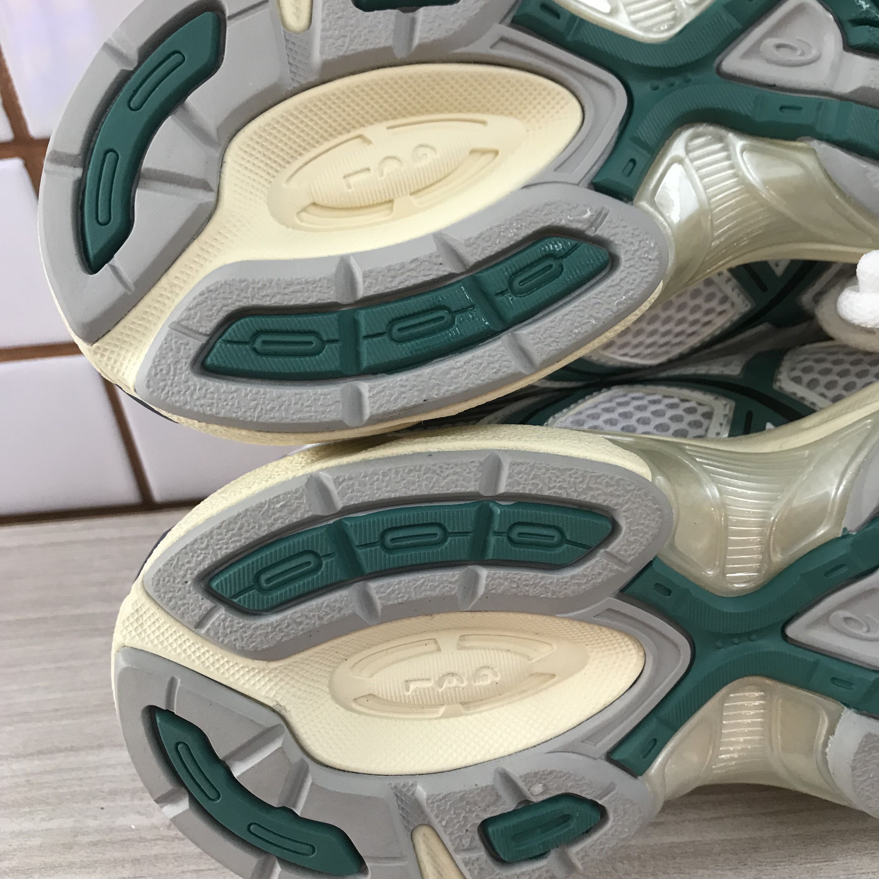 Asics ASICS GEL-1130 RETRO TECH STYLE FITS TODAY’S CITY Size US 9 / EU 42 - 11 Thumbnail