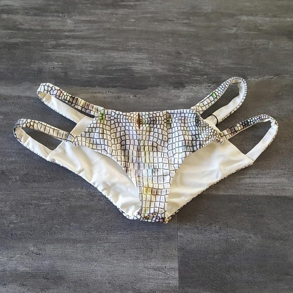 Designer White Animal Print Bikini Bottoms Size ONE SIZE - 1 Thumbnail
