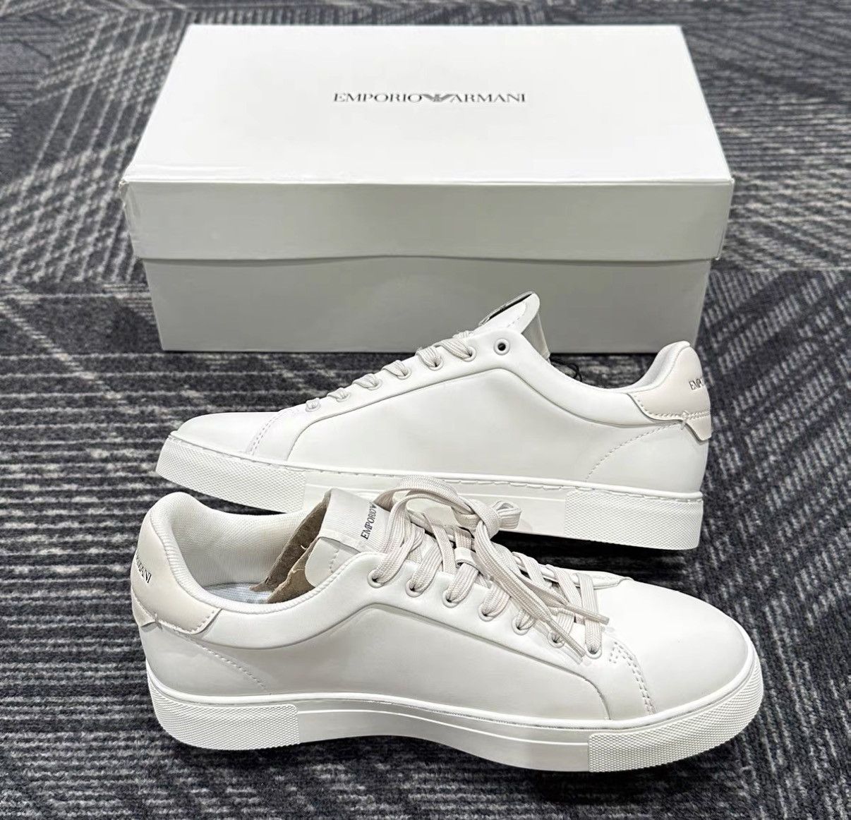Armani Armani Leather Low-Top Sneakers J42 Size US 8 / EU 41 - 5 Thumbnail