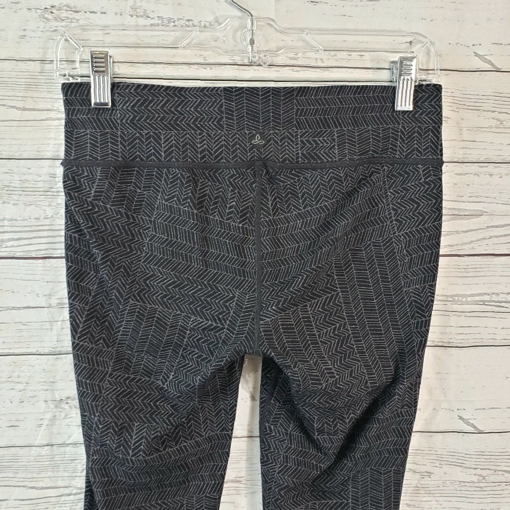 Prana VINTAGE Prana Womens Capri Leggings Sz Small Black Gray Low Rise Size 28" / US 6 / IT 42 - 4 Thumbnail