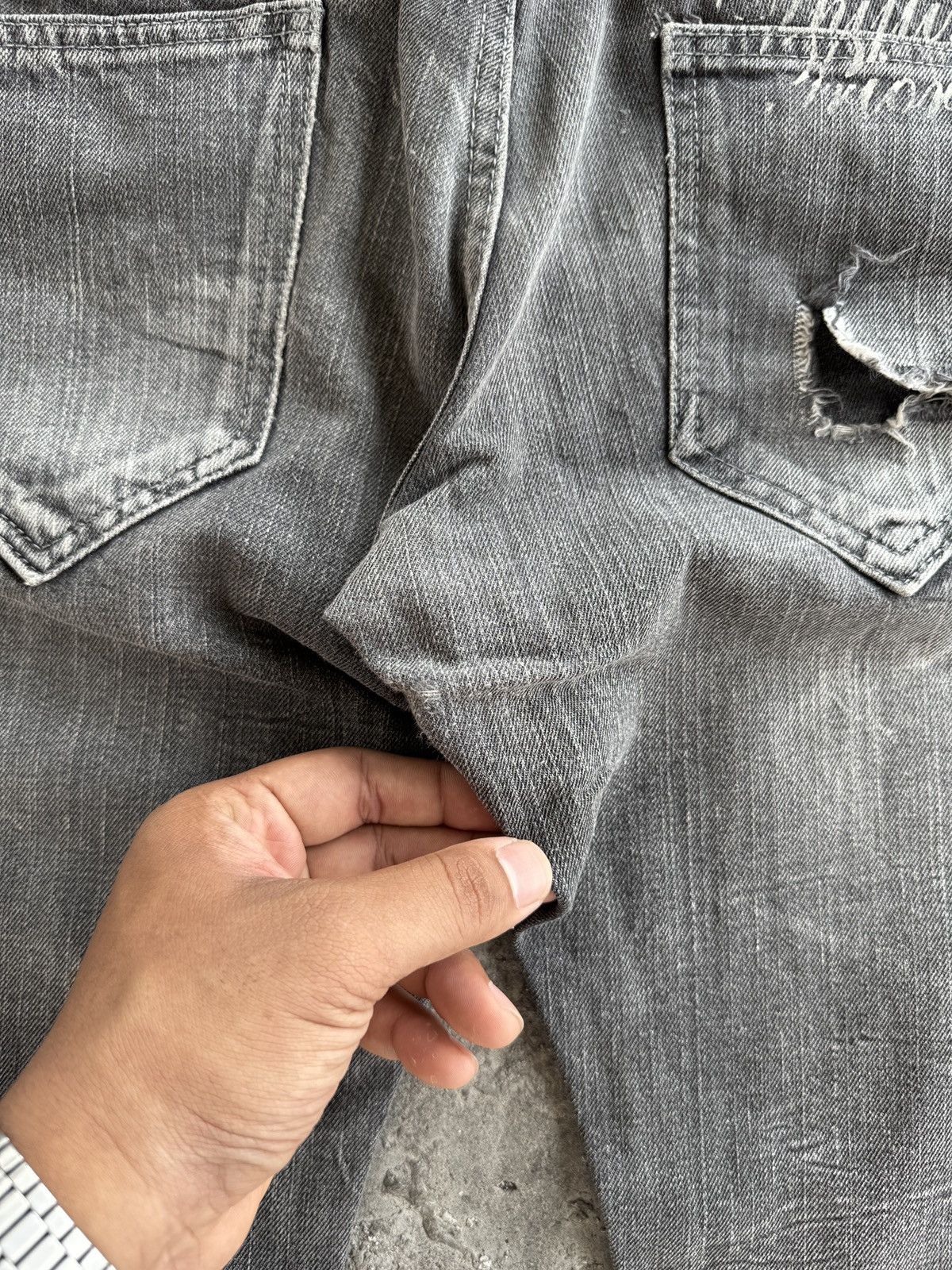 Japanese Brand Wild Life Poem Faded Denim Distressed Baggy Jeans Size US 31 - 12 Thumbnail