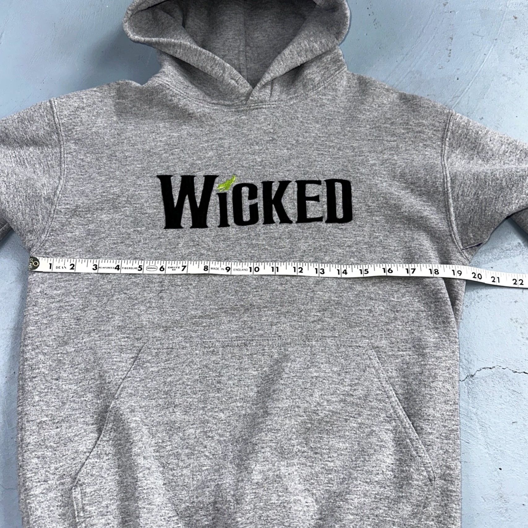 Gildan VINTAGE Wicked Hoodie Gildan Small 00s Wizard Of Oz Musical Promo Sweatshirt Dorothy Embroidered Hooded Pockets Gray Unisex Adults XS S? Size US S / EU 44-46 / 1 - 5 Thumbnail