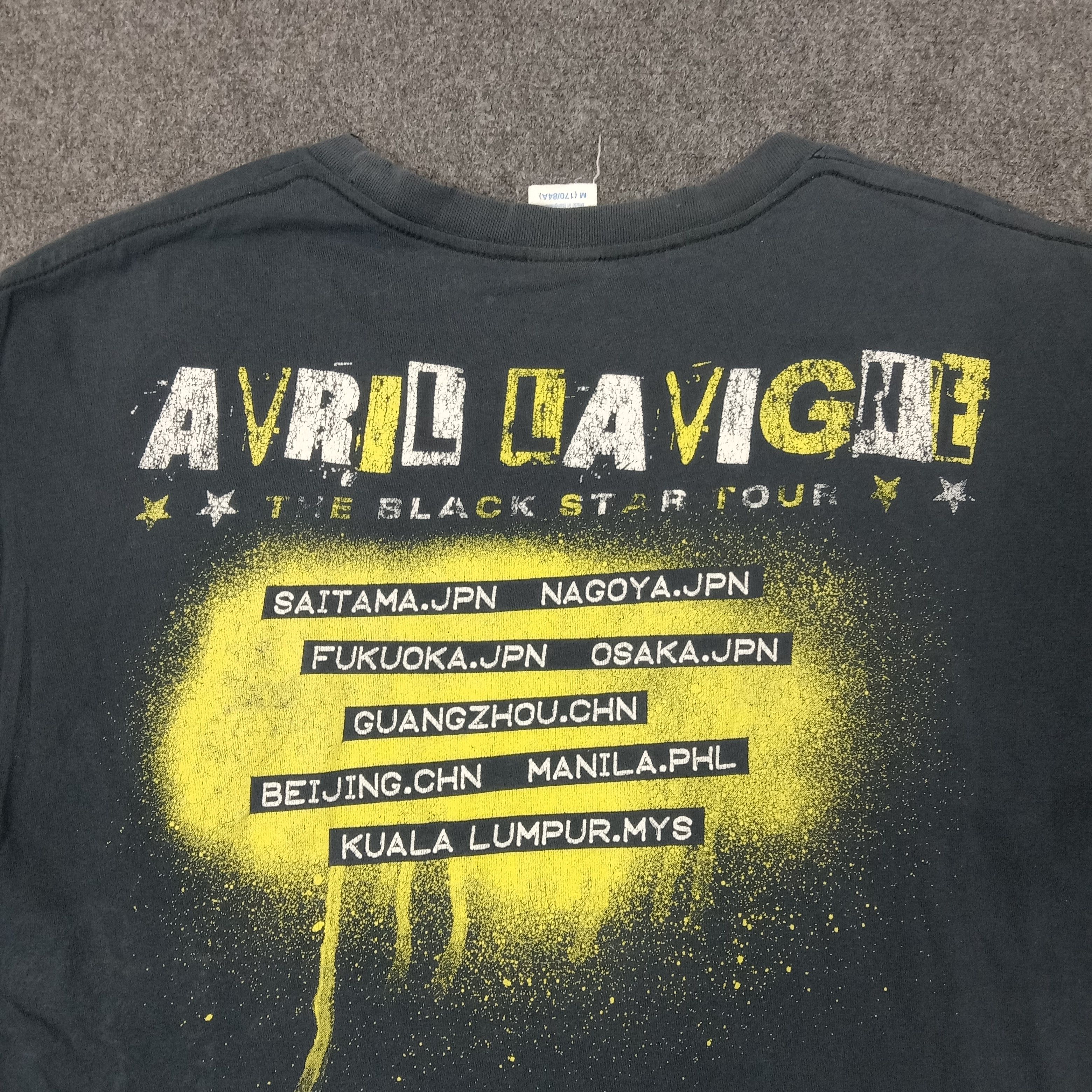 Band Tees Avril Lavigne Pop-Punk Singer Songwriter Tshirt C239N51 Size US M / EU 48-50 / 2 - 7 Thumbnail