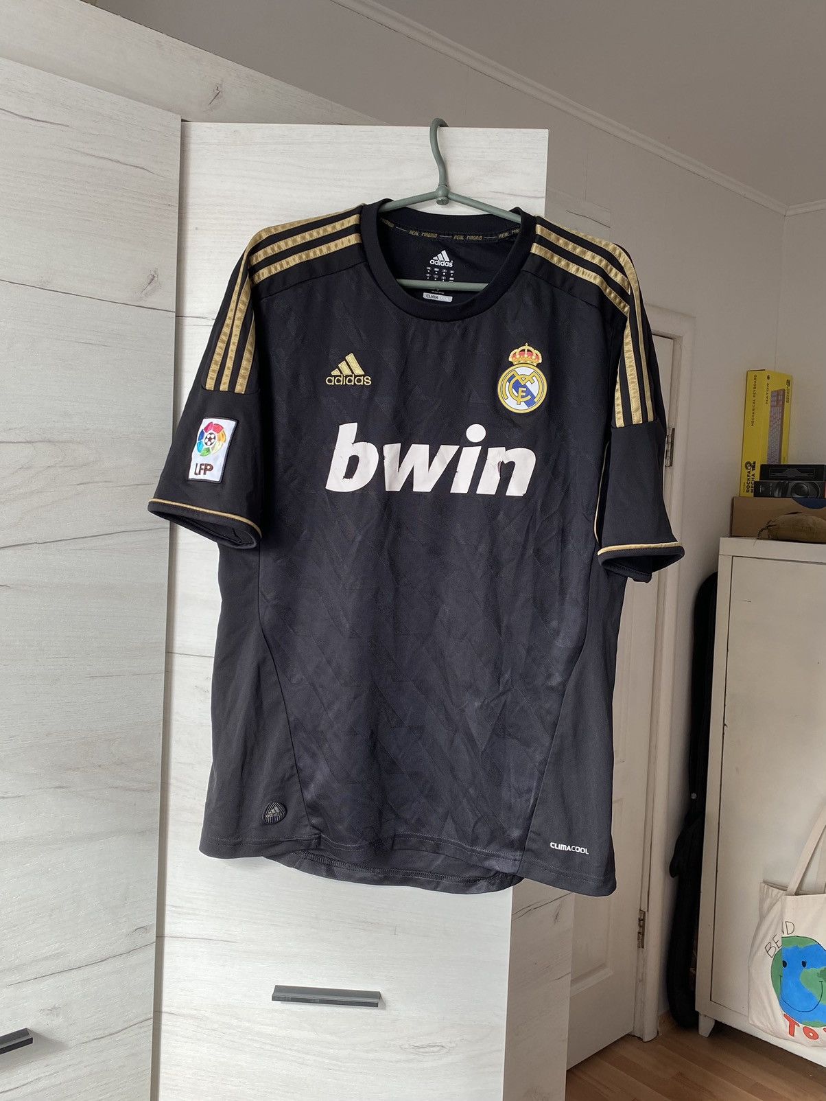Adidas REAL MADRID 2011/2012 FOOTBALL SOCCER SHIRT JERSEY ADIDAS Size US M / EU 48-50 / 2 - 1 Thumbnail