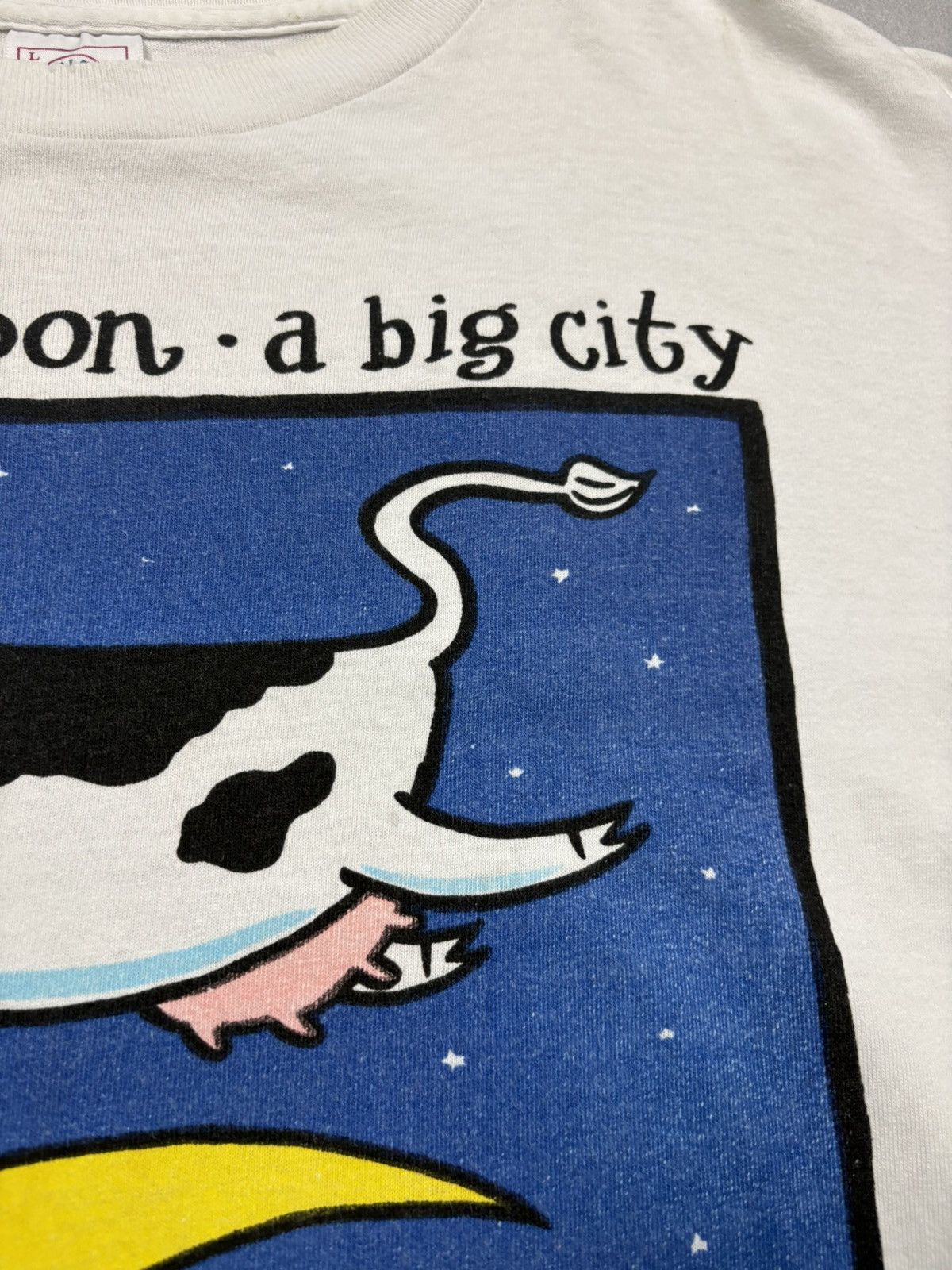 Vintage Vintage 90s New York Cow Moon Big City Art T Shirt USA Y2K L Size US L / EU 52-54 / 3 - 7 Thumbnail