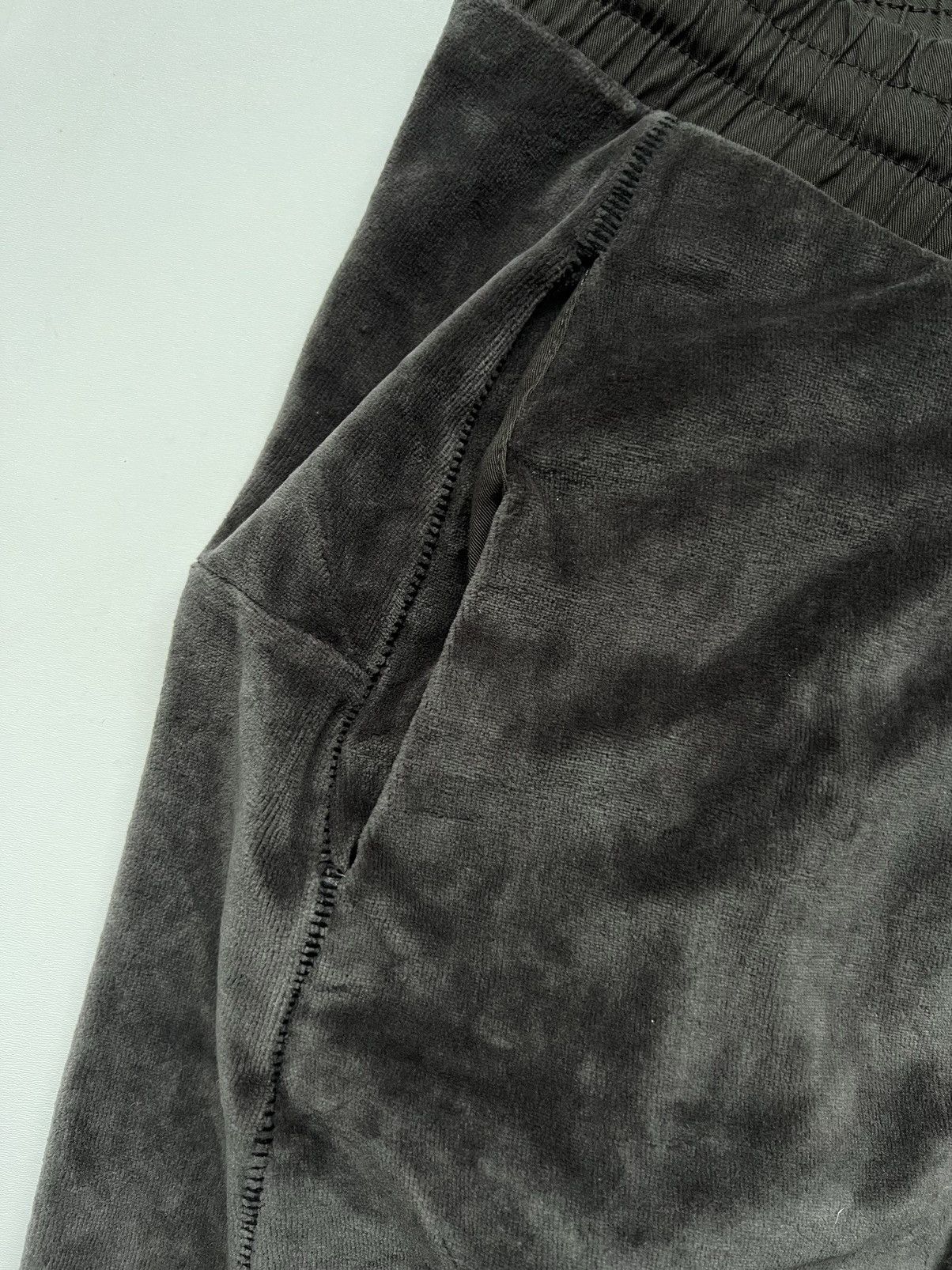 Thom Krom Thom Krom Velvet Drop Crotch Sweatpants in Taupe Size US 31 - 12 Thumbnail