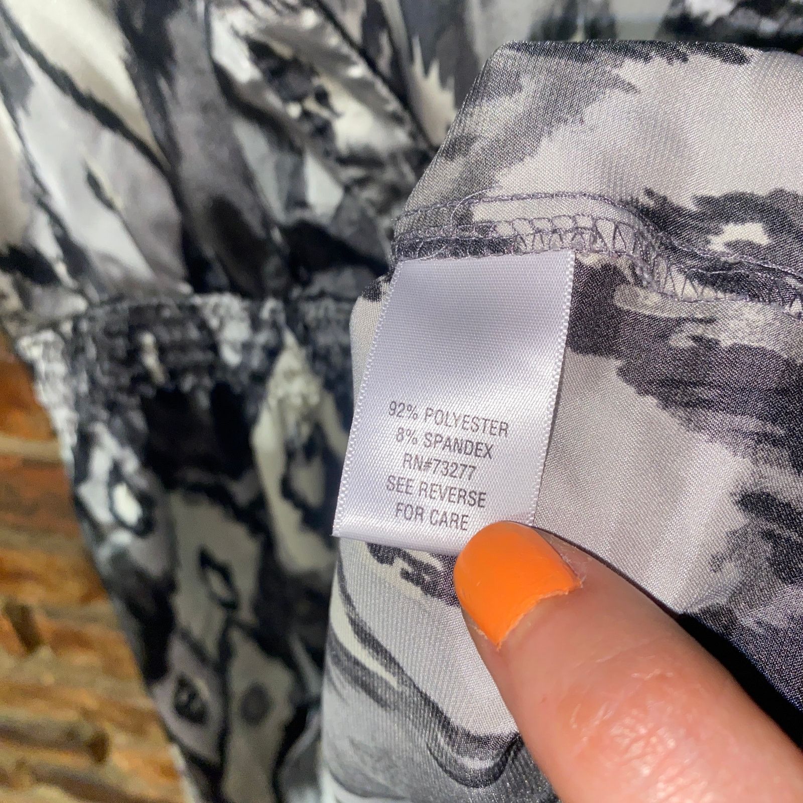 Apt. 9 Apt. 9 Gray Black Printed Short Sleeve V-Neck Top Size Small Size S / US 4 / IT 40 - 5 Thumbnail
