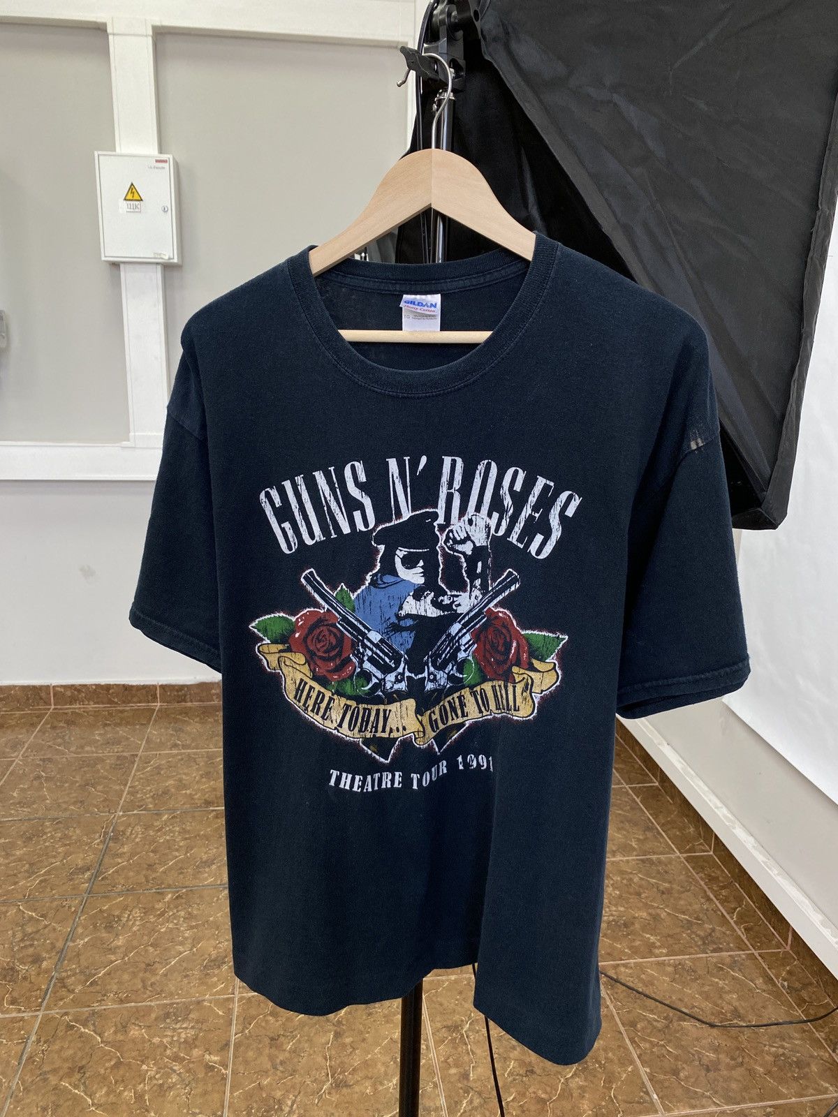 Gildan Y2K Guns N Roses 1991 Tour T-Shirt 2008 Print Art Rare Retro Size US XL / EU 56 / 4 - 1 Thumbnail