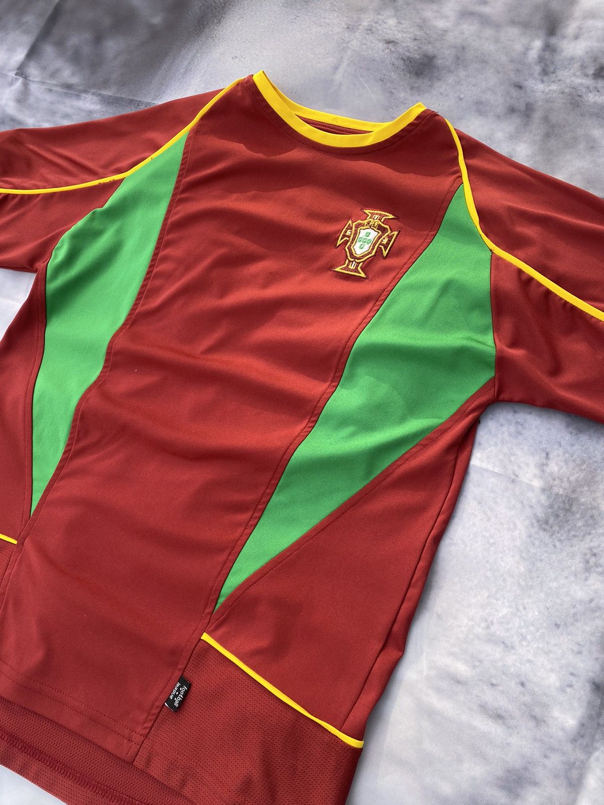 Vintage Vintage Portugal 2002-04 Home Football Soccer Jersey Figo #7 Size US M / EU 48-50 / 2 - 4 Thumbnail
