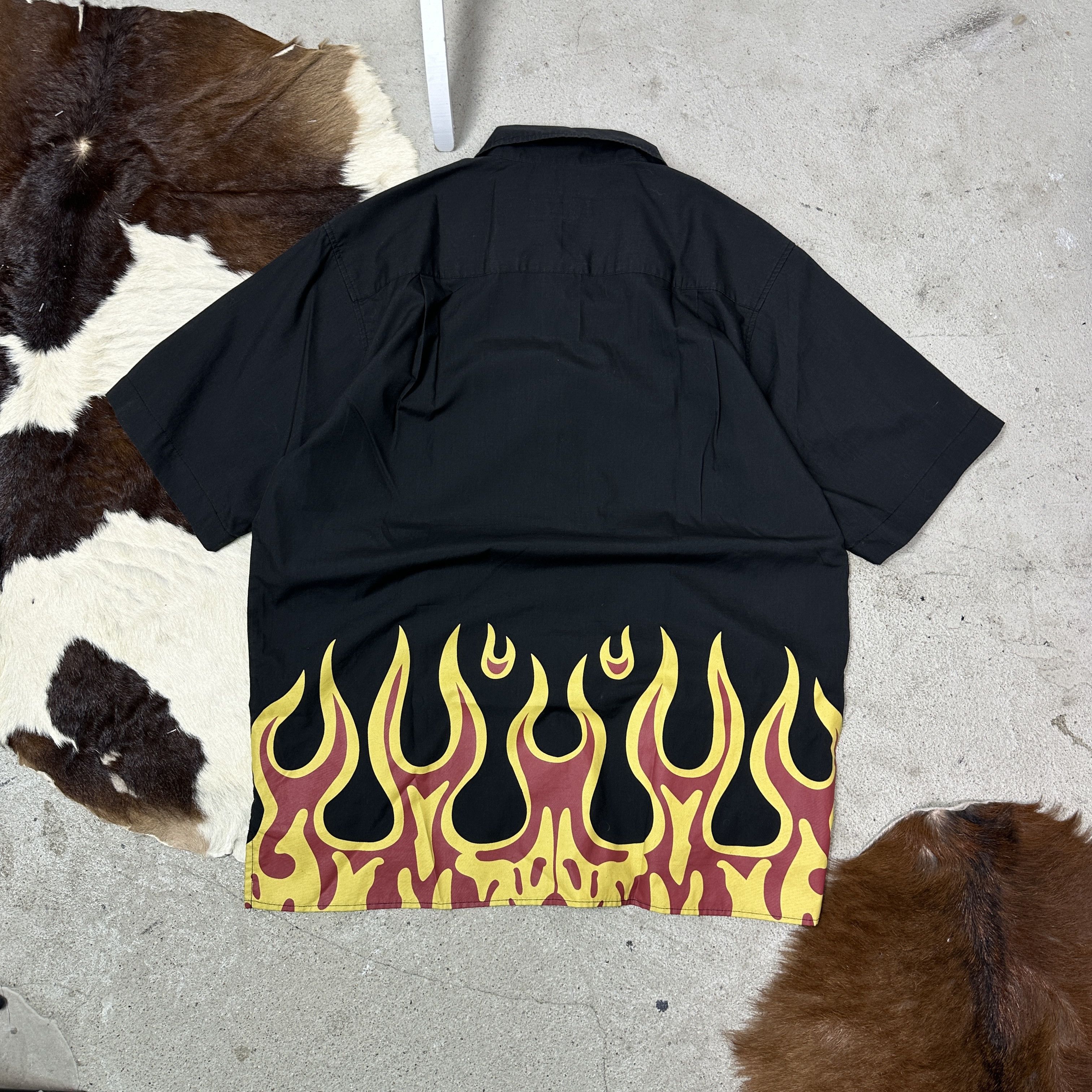 Vintage Vintage Streetwear Skater Hip Hop Flames Print Shirt Y2K Size US L / EU 52-54 / 3 - 4 Thumbnail