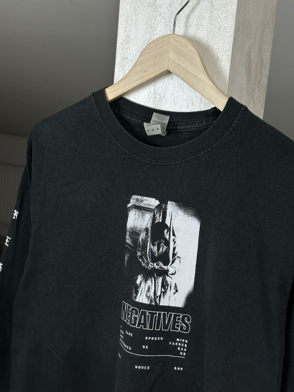 Band Tees NEGATIVES Rock Band T-Shirt Y2K Size US M / EU 48-50 / 2 - 5 Thumbnail