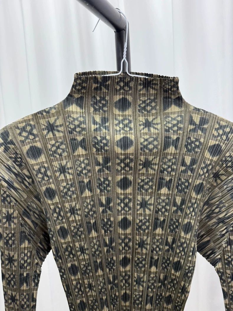 Issey Miyake Issey miyake size 3 Geometric pattern knitted high-necked Size M / US 6-8 / IT 42-44 - 2 Thumbnail