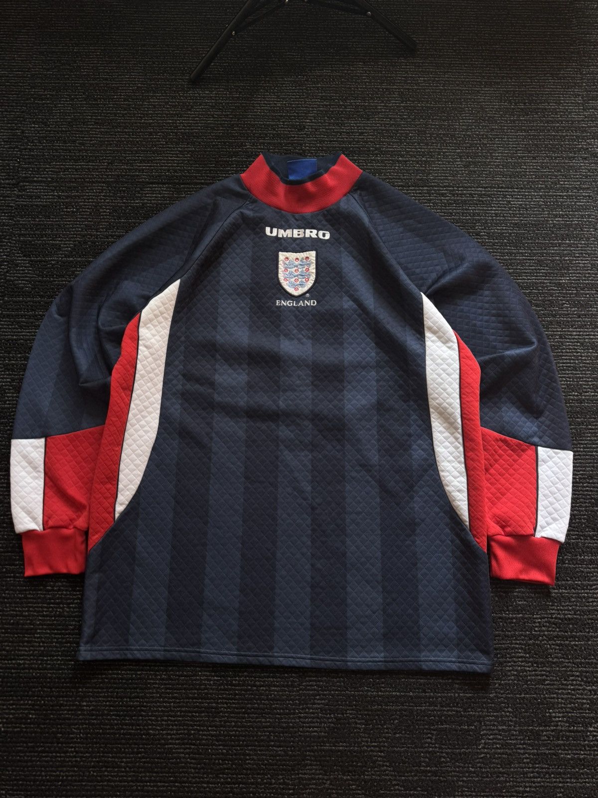 Umbro England 1997-98 Away Goalkeeper shirt Size US XL / EU 56 / 4 - 1 Thumbnail