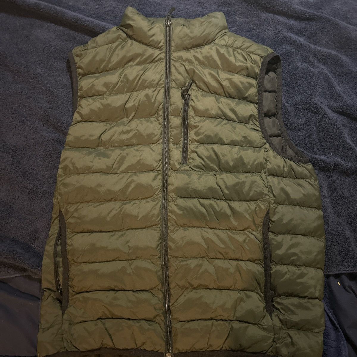 H&M Green Sleeveless Zip-Up Puffer Size US M / EU 48-50 / 2 - 1 Thumbnail