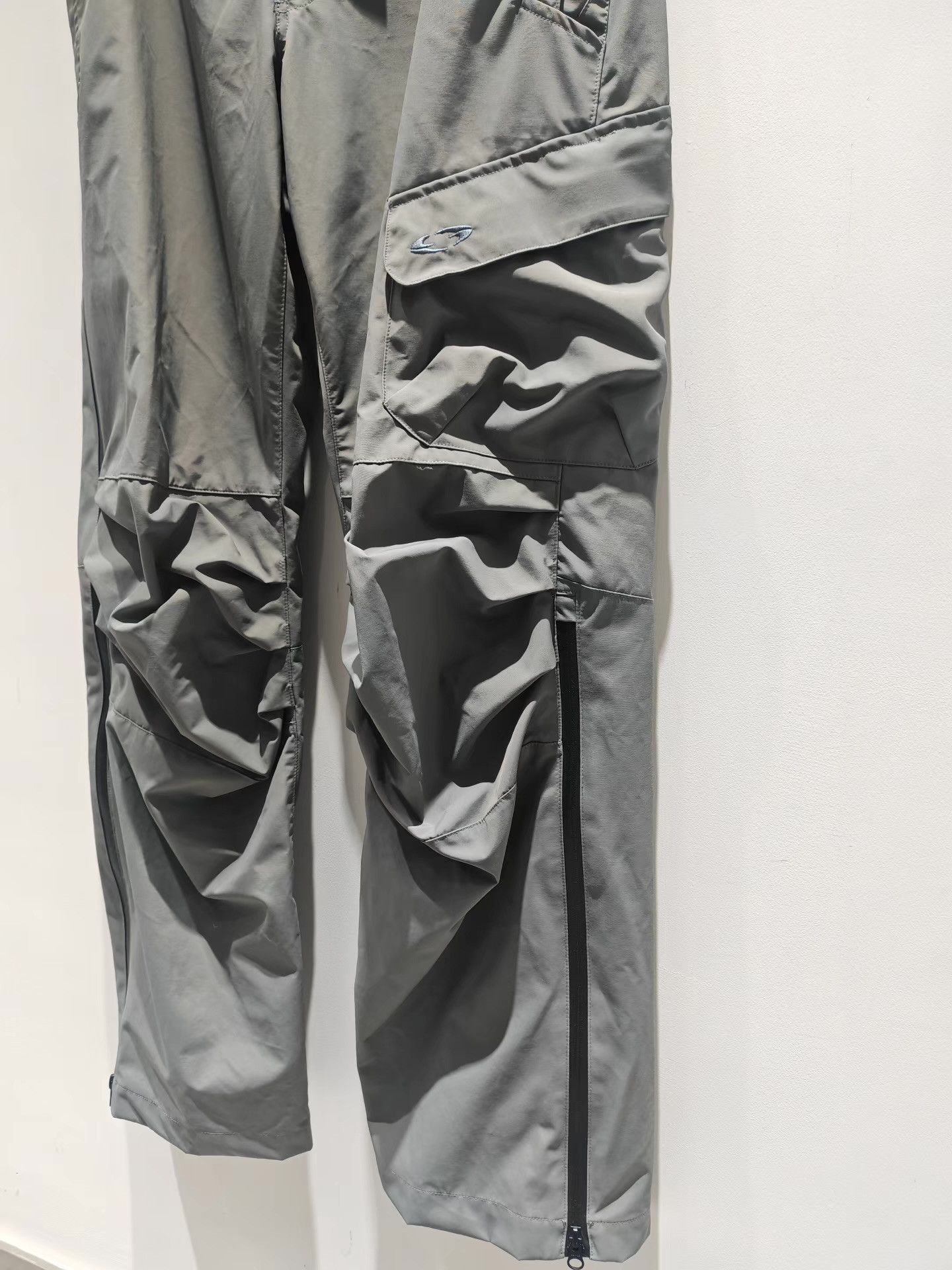 GRAILZ Grailz Wide-Leg Pleated Multi-Zip Pocket Pants。 Q15 Size US 34 / EU 50 - 2 Thumbnail