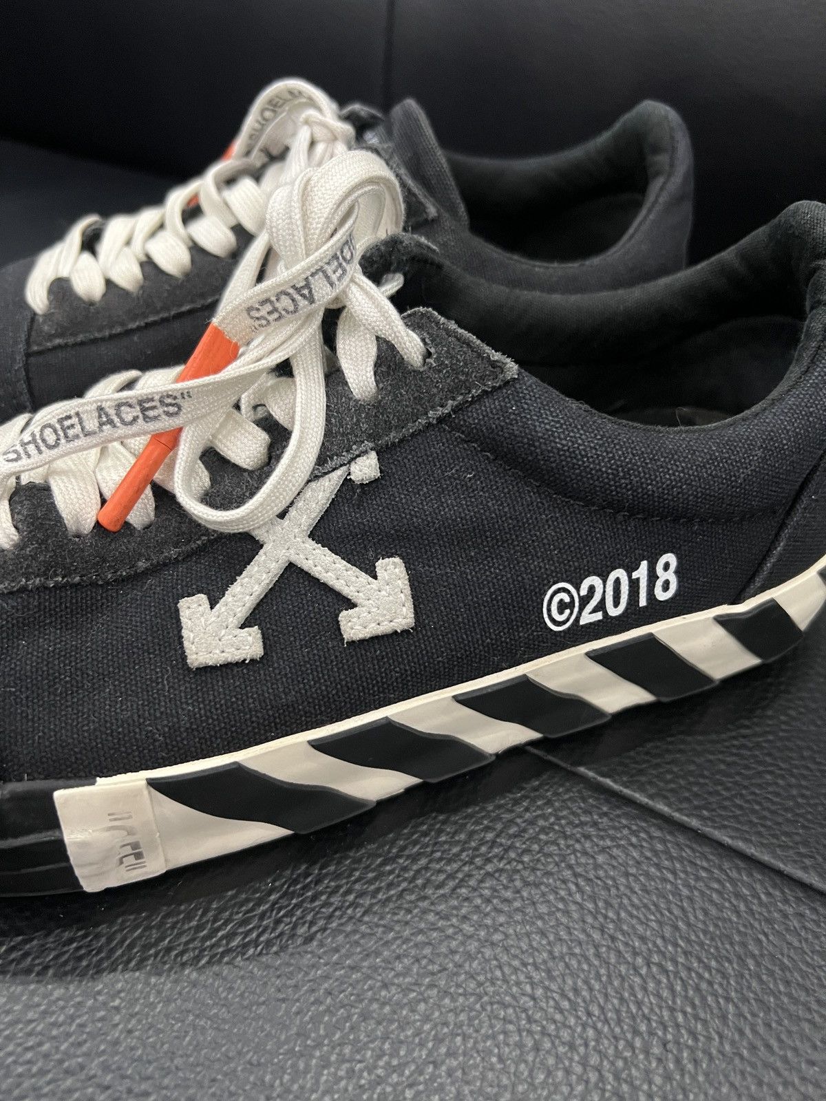 Off-White Off-White by Virgil Abloh SS18 Arrow Canvas Sneakers Size US 7.5 / EU 40-41 - 2 Thumbnail