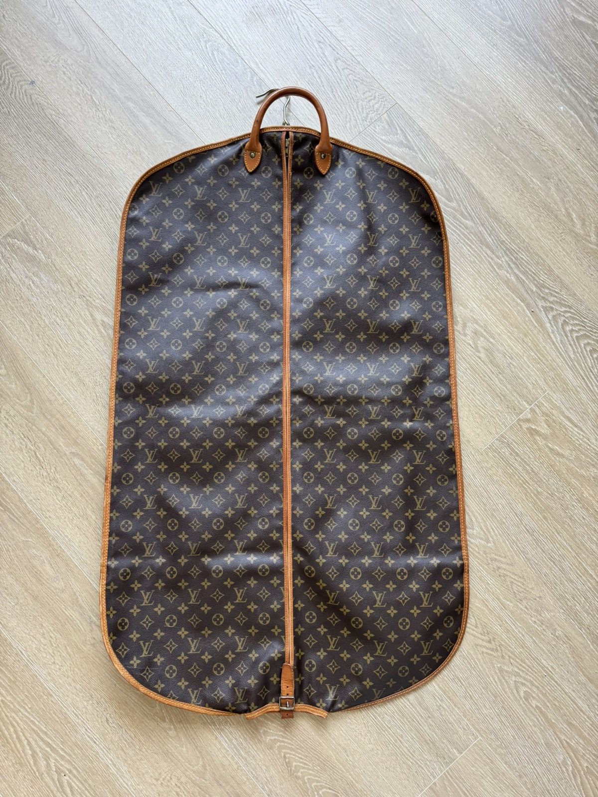 Louis Vuitton Louis Vuitton Monogram Garment Bag Cover Size ONE SIZE - 1 Thumbnail