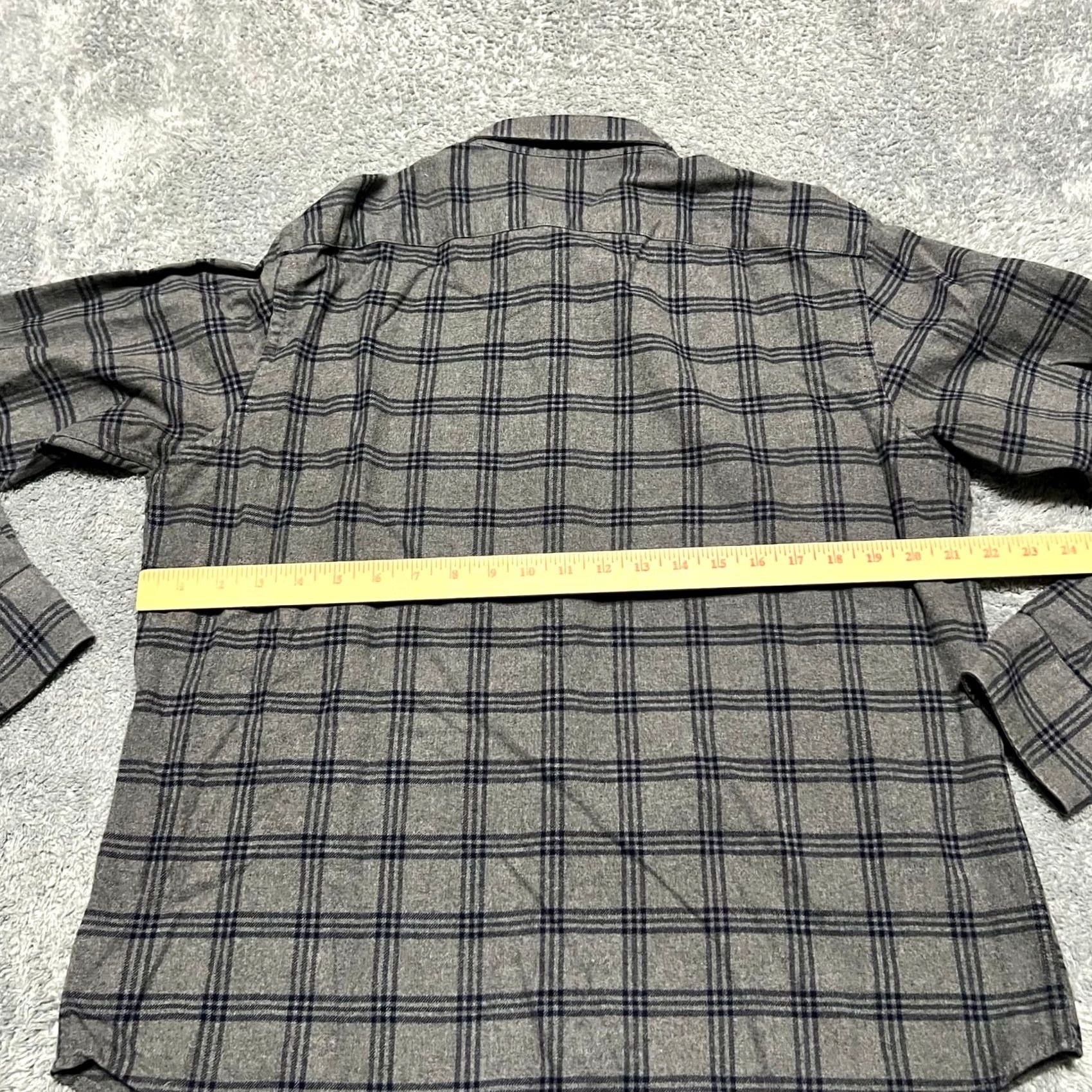 UNTUCKit UNTUCKit Flannel Shirt Mens Large Gray Plaid Button Up Long Sleeve Mens L Gray Plaid Shirt Size US L / EU 52-54 / 3 - 4 Thumbnail