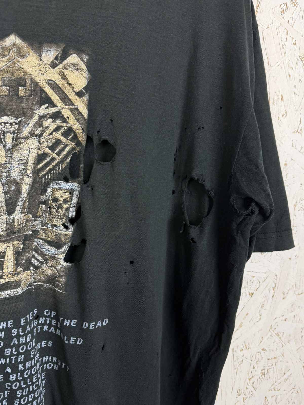 Band Tees Vintage Cannibal Corpse Live Cannibalism Distressed T-Shirt Size US L / EU 52-54 / 3 - 10 Thumbnail