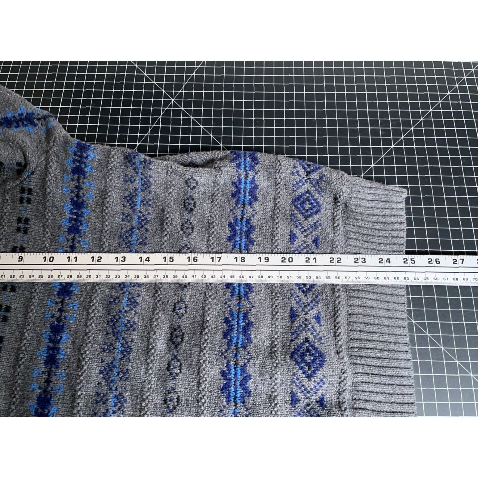 Croft & Barrow Croft & Barrow Sweater Men's Large Gray Blue Aztec Pattern Crewneck Lightweight Knit 90s Southwest Mens Size US L / EU 52-54 / 3 - 6 Thumbnail